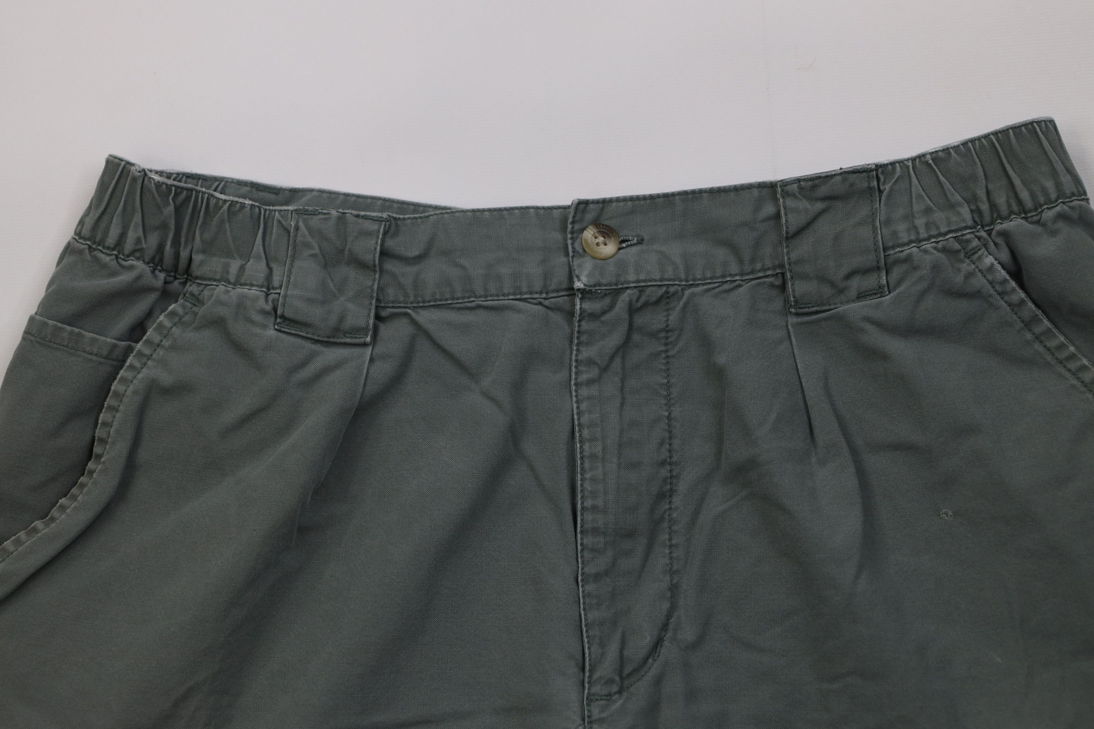 Columbia Vintage 90s Columbia Above Knee Cargo Shorts Green Cotton Size US 32 / EU 48 - 2 Thumbnail