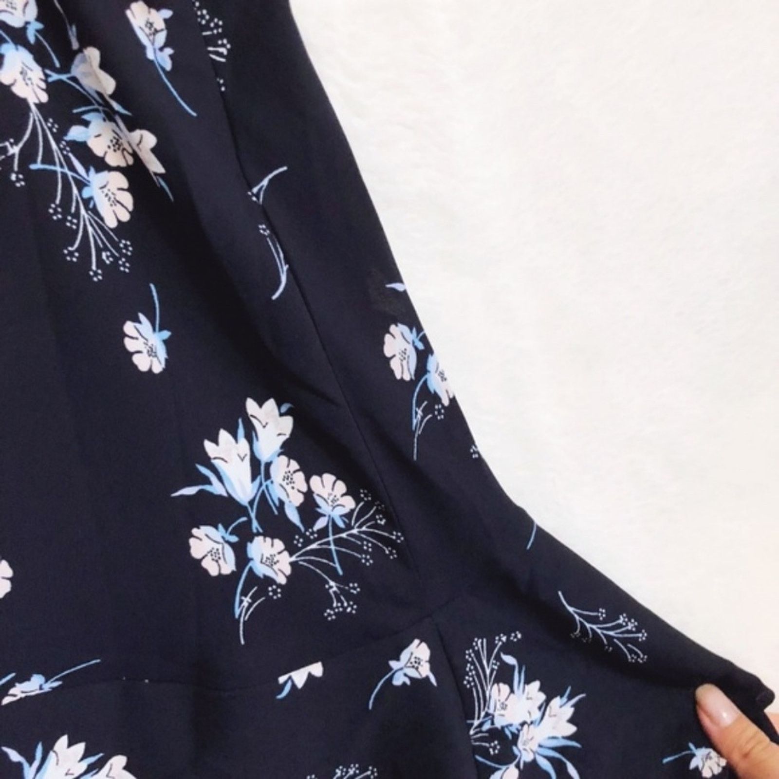 Loft LOFT Blue & White Wildflower Flounce Skirt Size 30" / US 8 / IT 44 - 6 Thumbnail