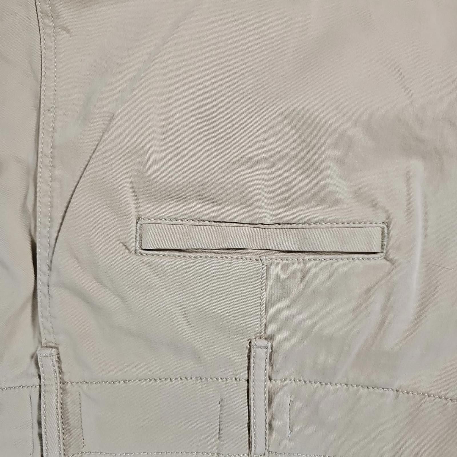 Gap GAP sz 8 5" Cuffed Khaki Shorts Size 30" / US 8 / IT 44 - 8 Thumbnail