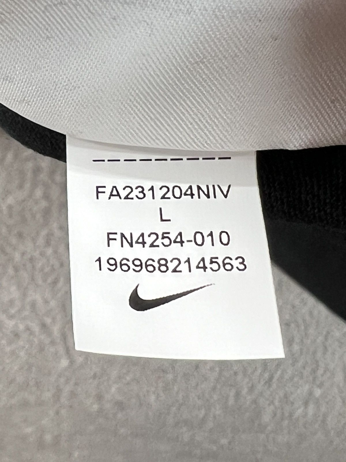 Nike Nike Sneaker Evolution T-Shirt Black Unisex Large FN4254-010 Size US L / EU 52-54 / 3 - 5 Thumbnail
