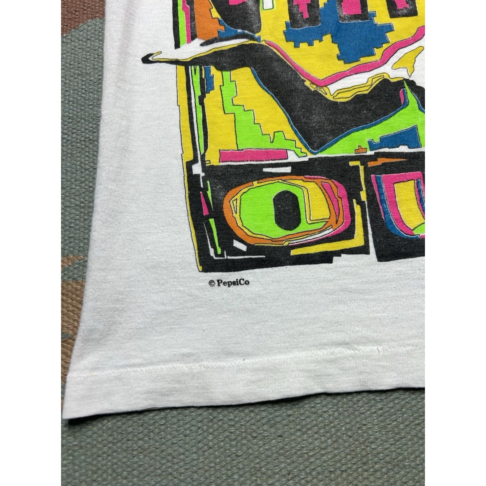 Vintage VINTAGE 80s graphic t shirt Pepsi chill out neon soda drink snack surf medium Mens T-Shirt White M & M Size US M / EU 48-50 / 2 - 3 Thumbnail