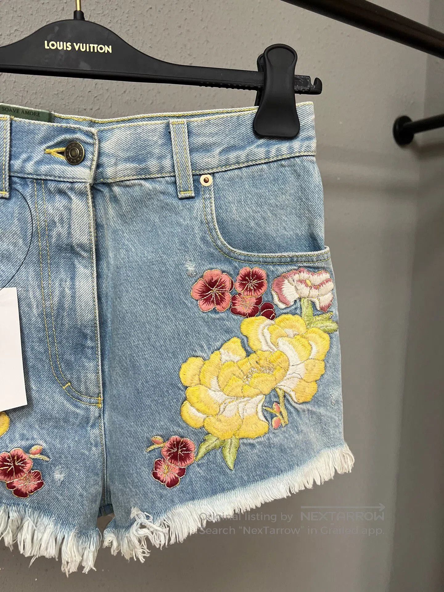 Gucci gucci floral embroidered denim shorts. Size 28" / US 6 / IT 42 - 3 Thumbnail