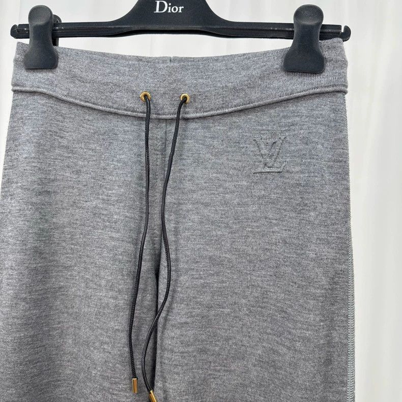 Louis Vuitton Louis Vuitton size xs Grey embroidered Logo cashmere knit p Size 24" / US 00 / IT 34 - 3 Thumbnail