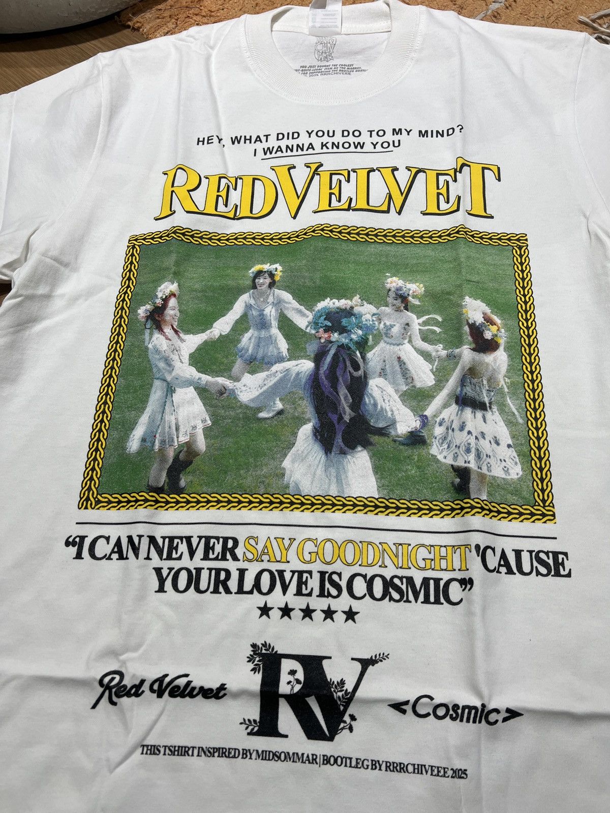 Band Tees Red Velvet K-Pop Midsommar tshirt tee Size US L / EU 52-54 / 3 - 1 Thumbnail