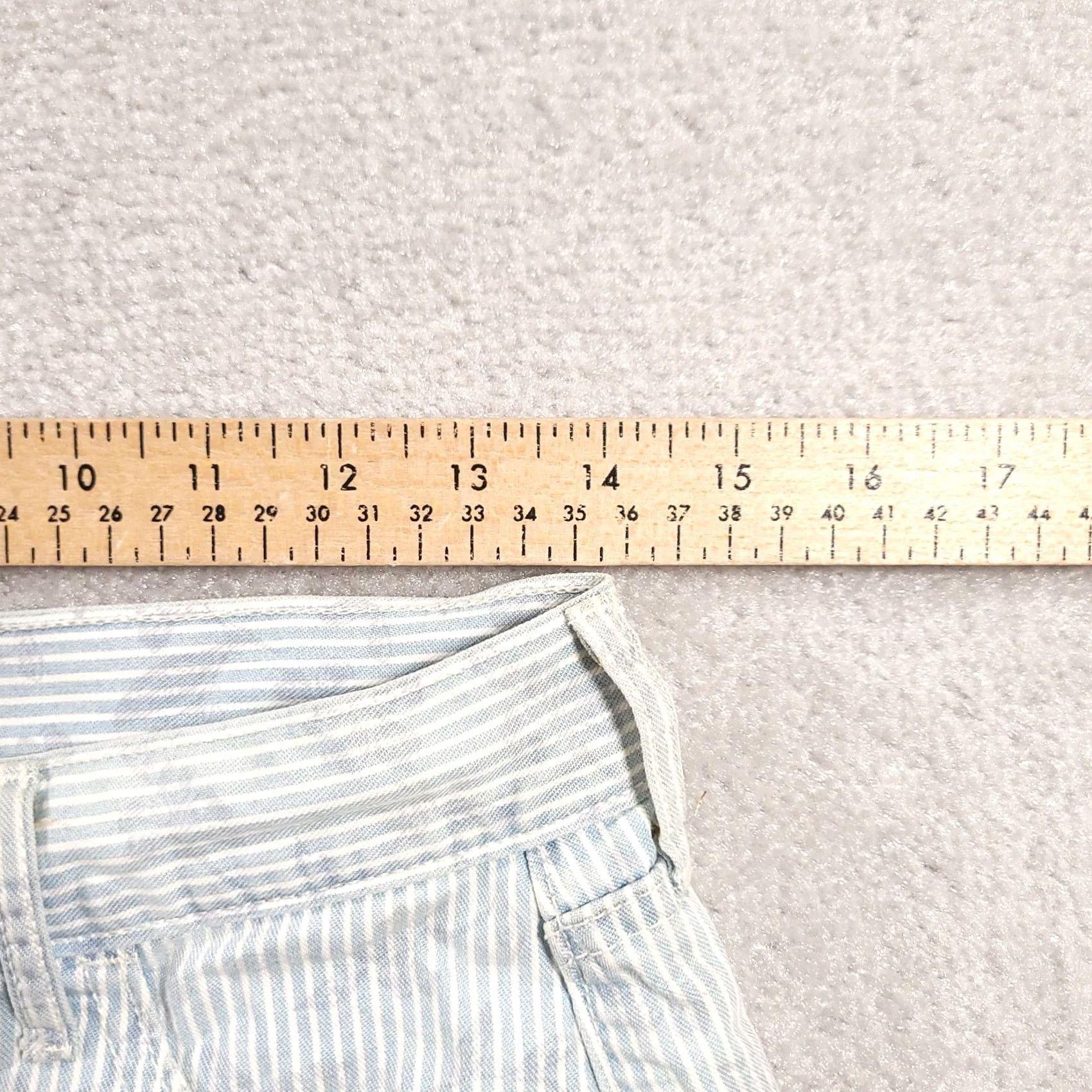 Old Navy Old Navy Boyfriend Fit Blue White Stripe Floral Jean Shorts Sz 2 Size 26" / US 2 / IT 38 - 4 Thumbnail