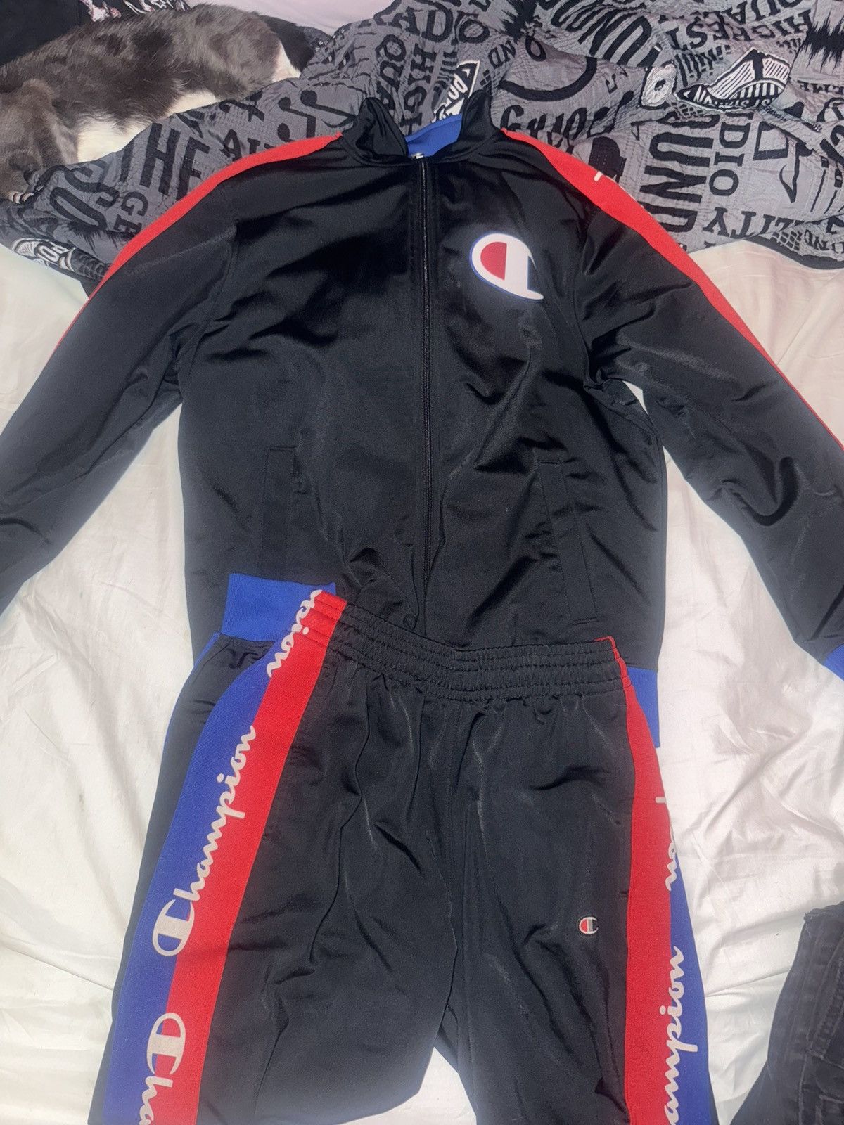 Champion Champion track suit- joggers and Hoodie are included✅ Size 38L - 4 Thumbnail