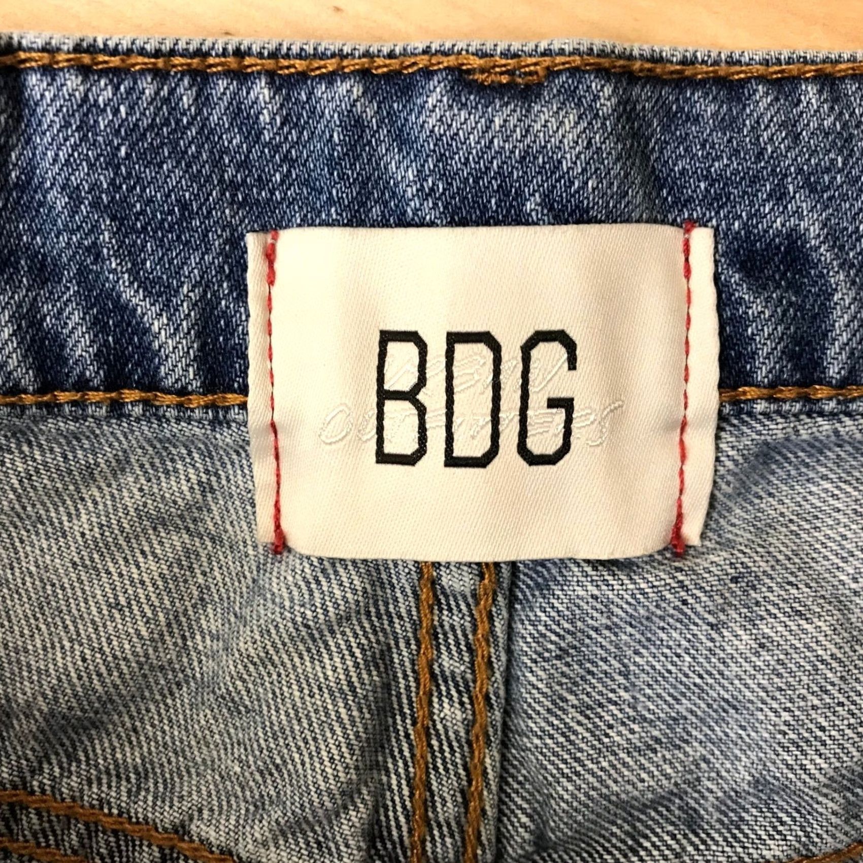 Bdg BDG Urban Outfitters Cowboy Jean Distressed Straight Leg Jeans Light Wash 28 Size 28" / US 6 / IT 42 - 7 Thumbnail