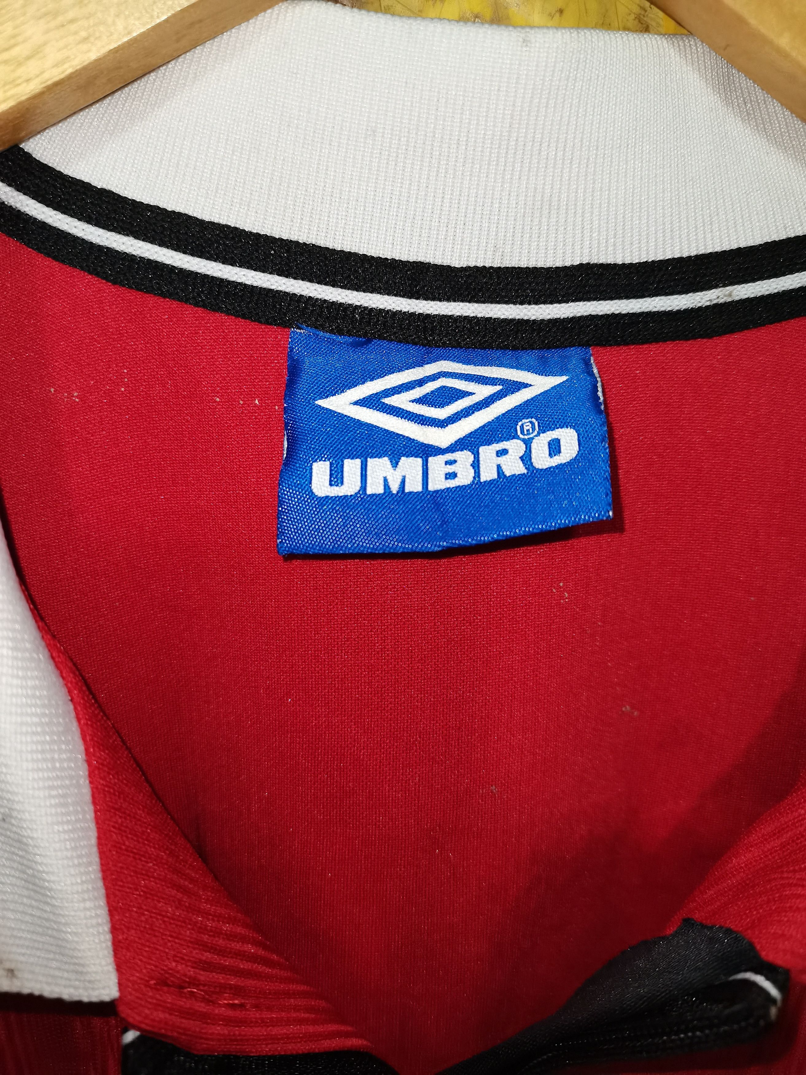 Umbro Manchester united Beckham vintage football jersey rare 1996 Size US M / EU 48-50 / 2 - 17 Thumbnail