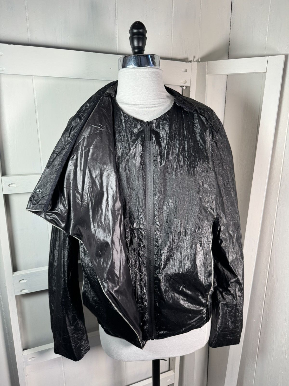 Hussein Chalayan × Puma Puma x Hussein Chalayan Black Asymmetrical Zip Windbreaker Size L / US 10 / IT 46 - 1 Thumbnail