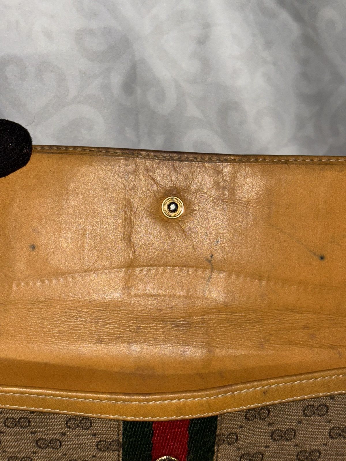 Gucci (very worn) Gucci Long Wallet Vintage Size ONE SIZE - 9 Thumbnail