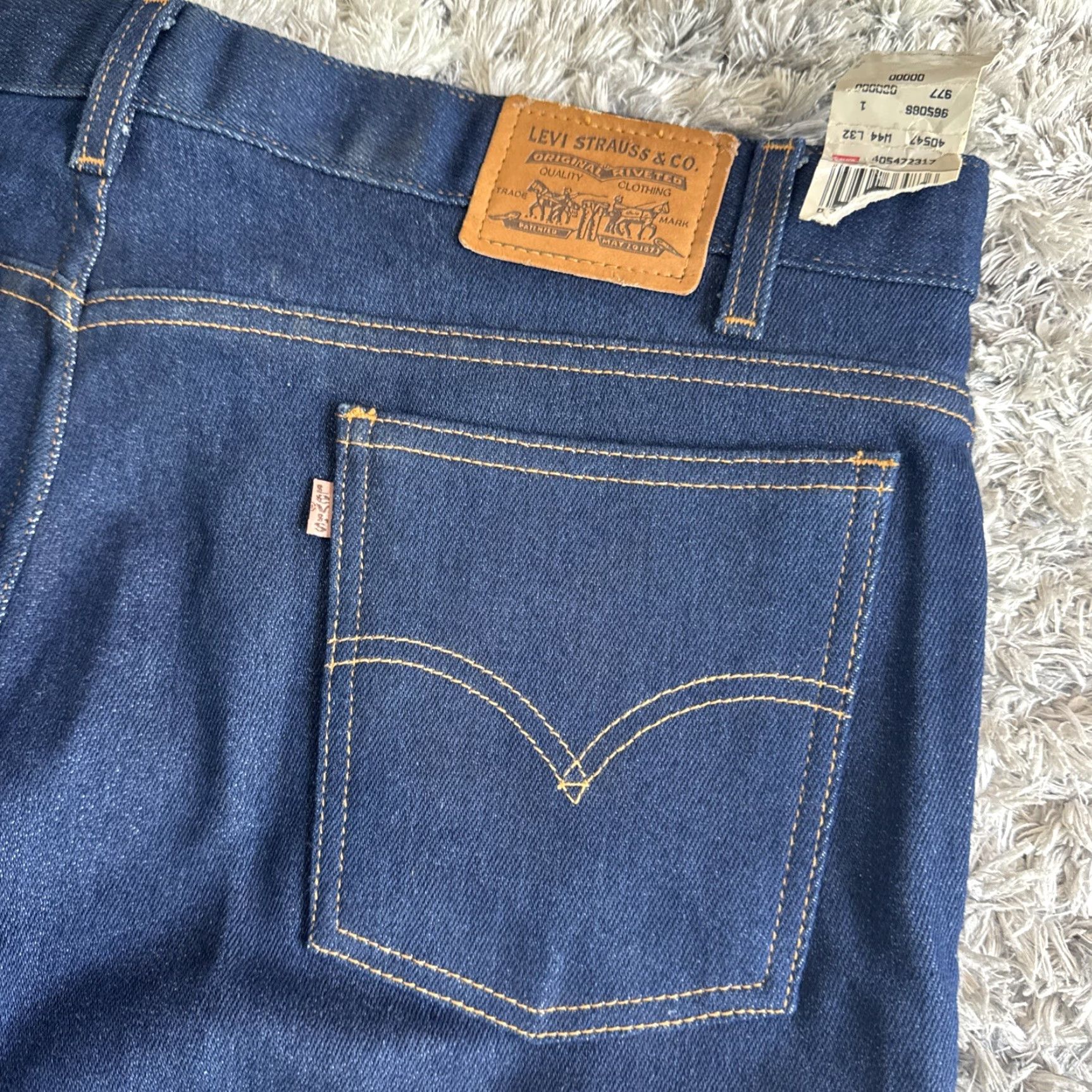 Levi's VINTAGE Levi's Jeans 90s Blue Denim Men’s 42x32 Straight Brown Tab HTF BNWT Deadstock Rare Size US 42 / EU 58 - 5 Thumbnail
