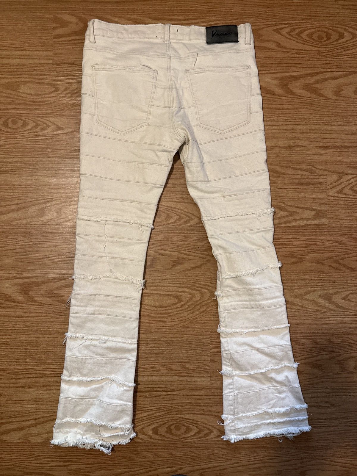 Valabasas PHOENIX" WHITE STACKED FLARE JEAN Size US 35 - 2 Thumbnail