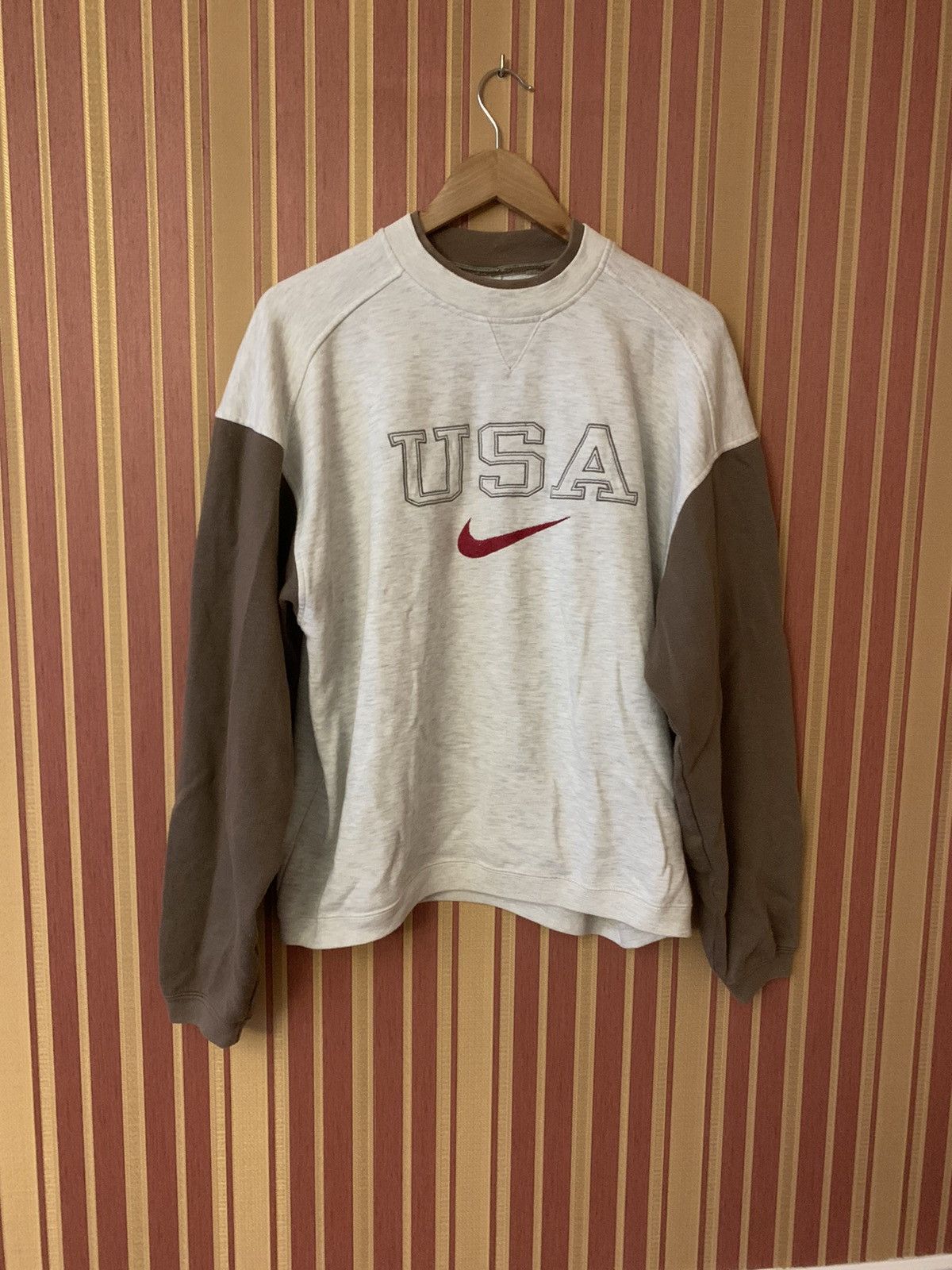 Vintage Vintage Nike USA Spell Out 90s Sweatshirt Crewneck Sweater Size US M / EU 48-50 / 2 - 2 Thumbnail