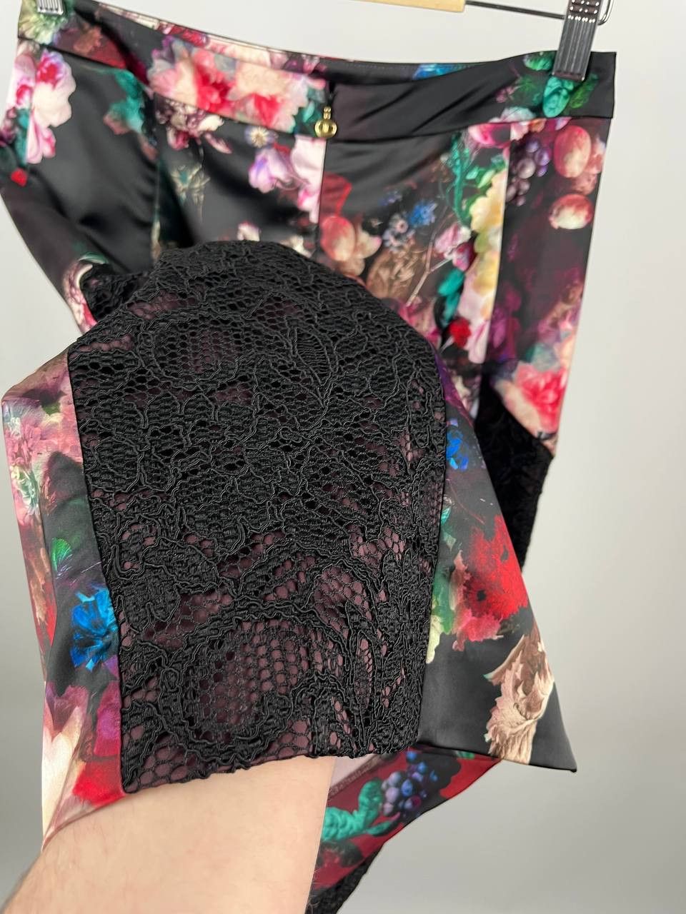 Just Cavalli Just Cavalli Floral Fruit Print Satin Skirt Black Lace Trim Size 42" / US 20 - 4 Thumbnail