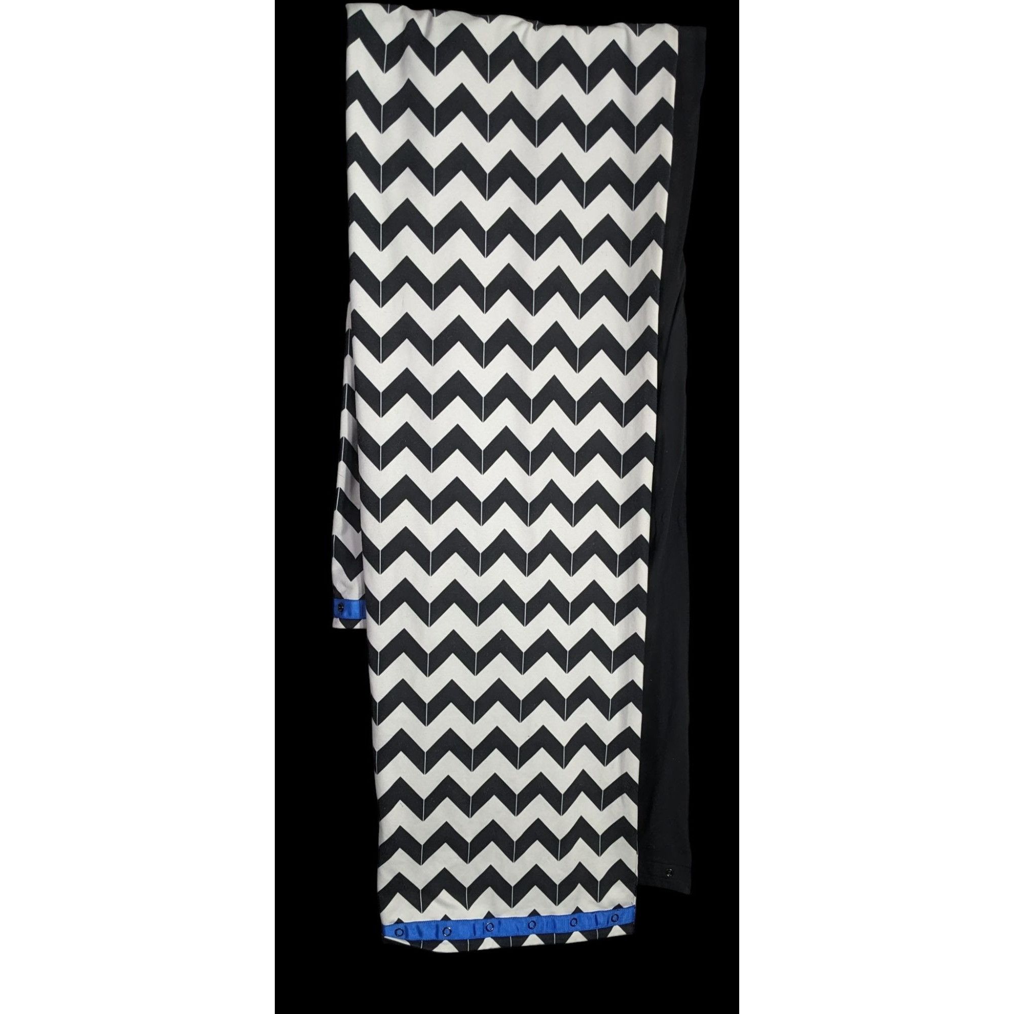Lululemon Lululemon Vinyasa Scarf Chevron Black & White With Snap Deta Size ONE SIZE - 1 Thumbnail