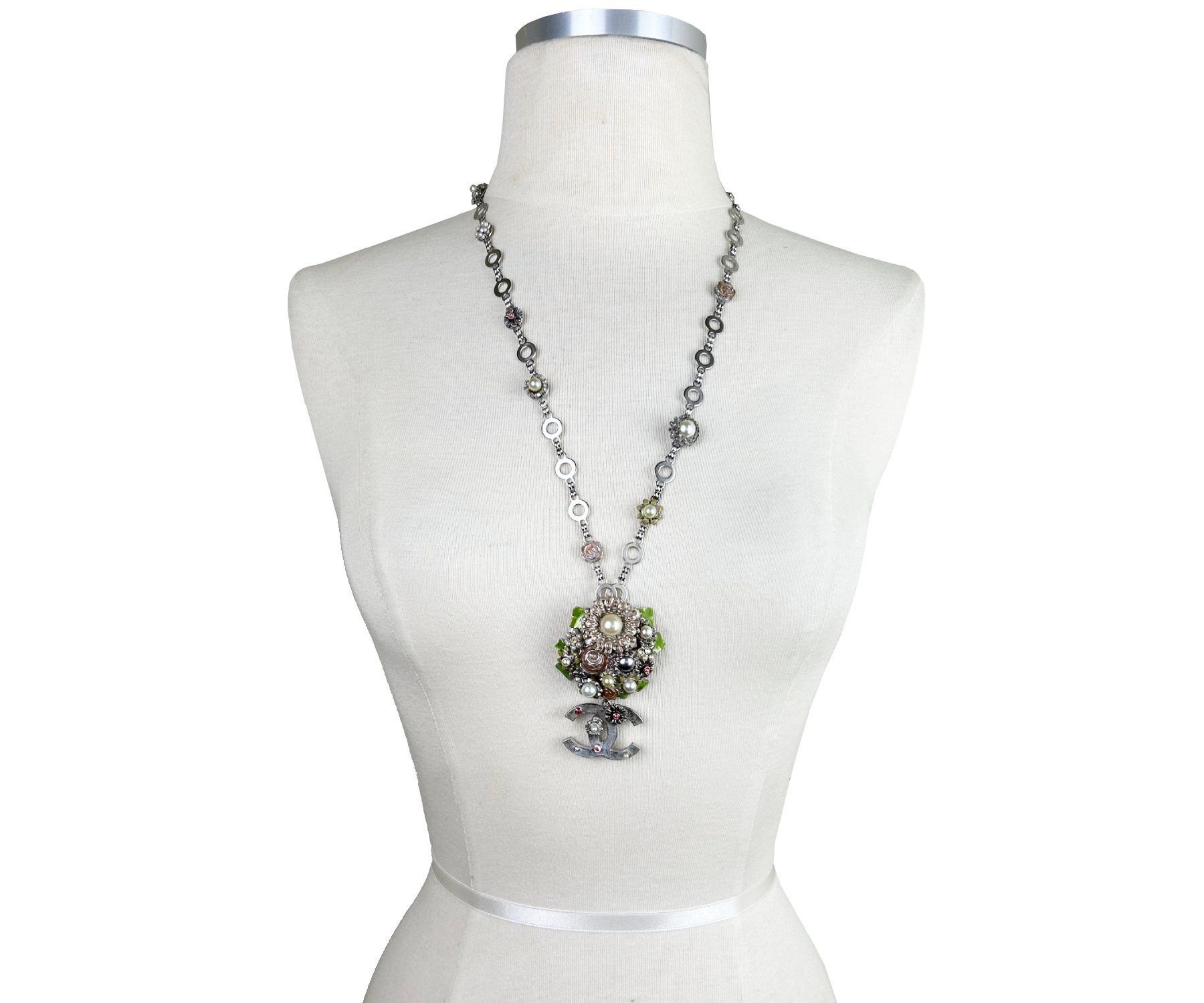 Chanel Chanel Silver Enamel Flowers CC Large Pendant Necklace Size ONE SIZE - 2 Thumbnail