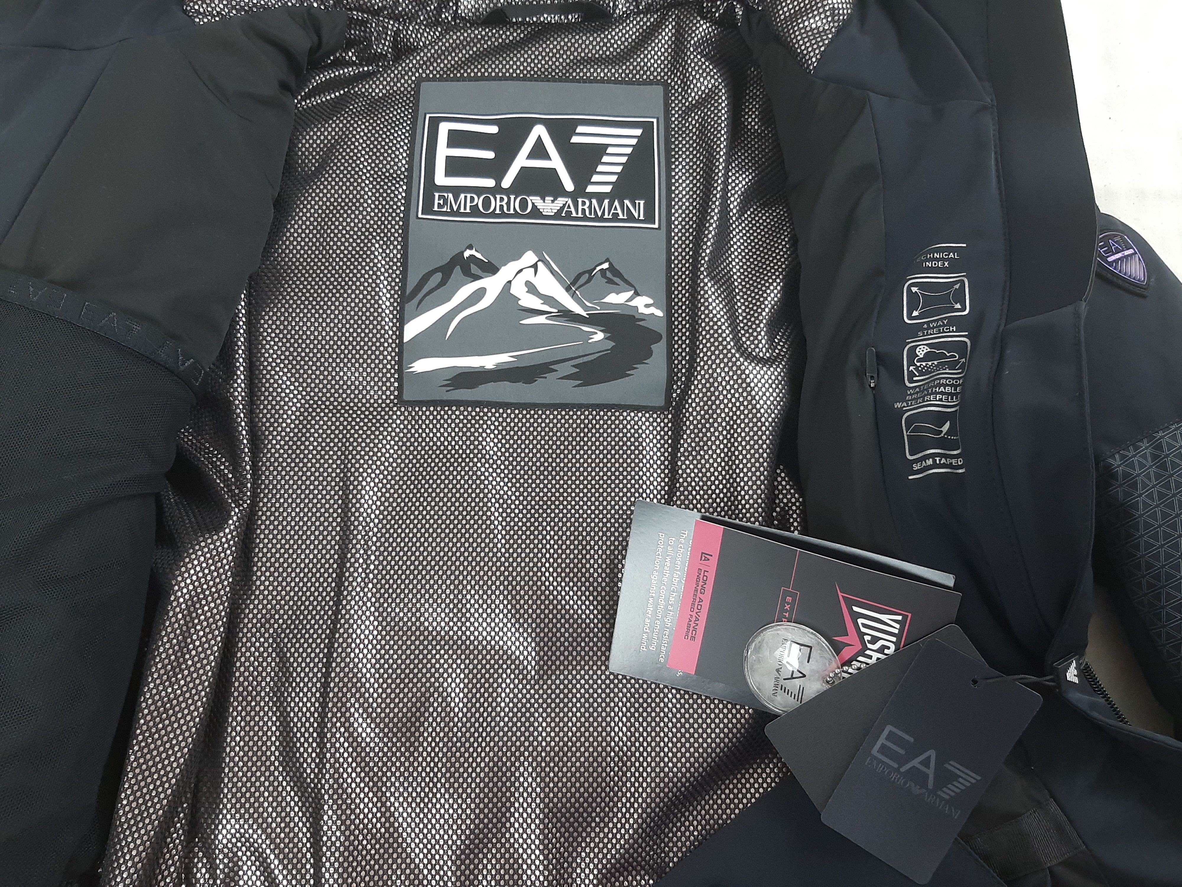 Emporio Armani Emporio Armani EA7 Ski Jacket Black Women's Size L Down Size L / US 10 / IT 46 - 14 Thumbnail