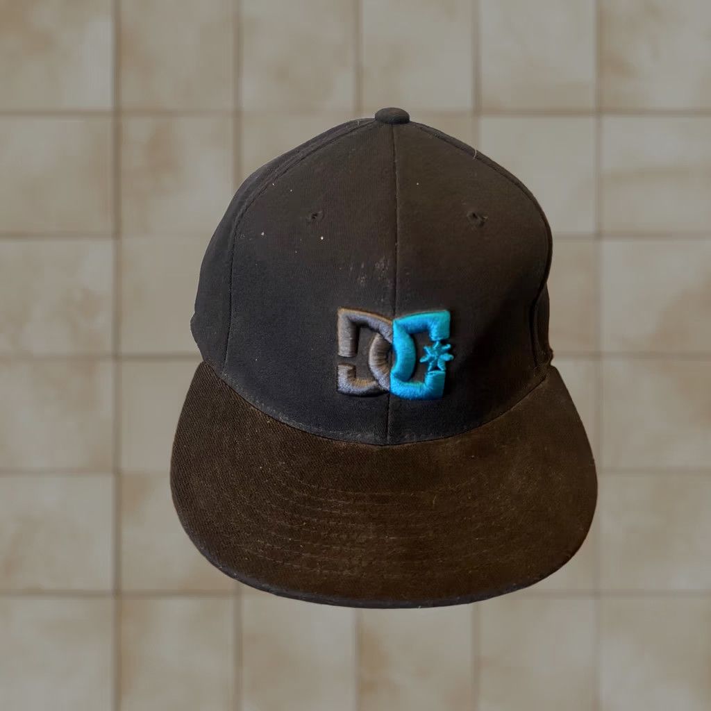 Vintage VINTAGE DC Shoes Mens Small/Medium Black Take That FlexFit Hat Cap White Logo Fitted Size ONE SIZE - 1 Thumbnail