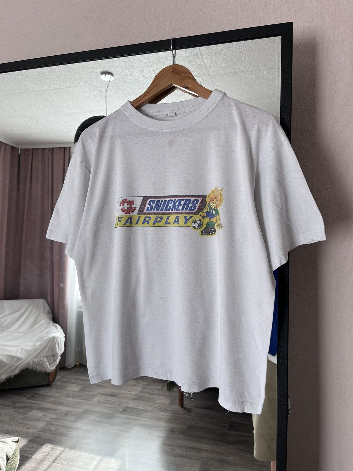Vintage Vintage Snickers FairPlay Swiss FIFA Rare White T-Shirt Size US S / EU 44-46 / 1 - 2 Thumbnail