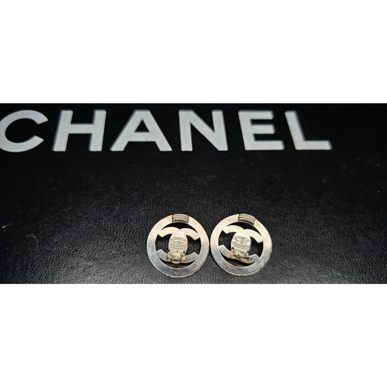 Chanel CHANEL CC Logos Turnlock Round Clip-On Earrings Silver Tone Size ONE SIZE - 6 Thumbnail