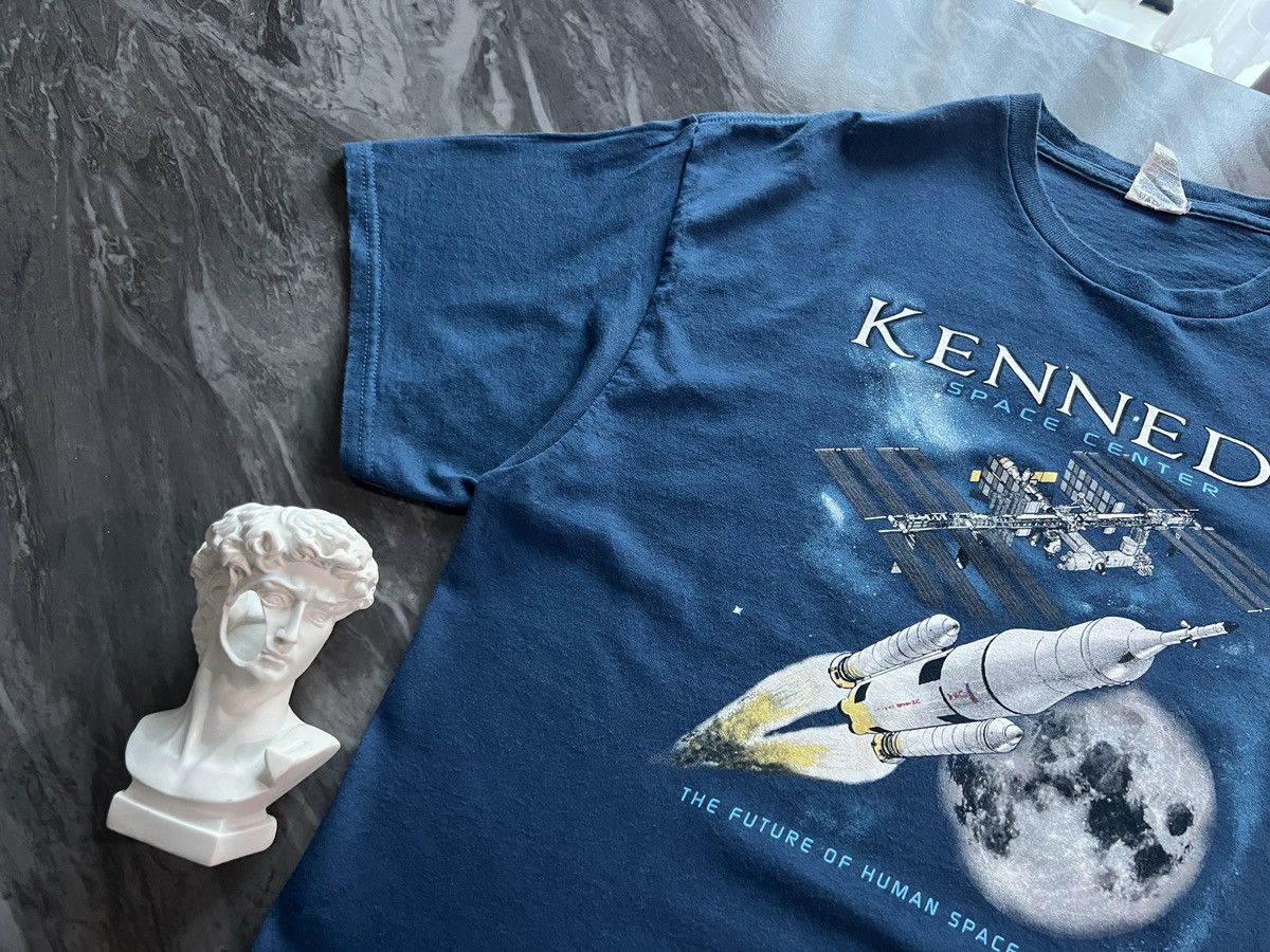 Vintage Kennedy Space Center : The Future Of Human Space Flight Size US XL / EU 56 / 4 - 4 Thumbnail