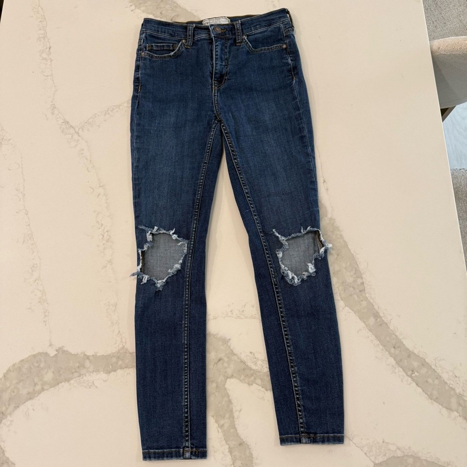 Free People Free People Busted Knee High Waisted Skinny Jeans Women’s 26 Size 26" / US 2 / IT 38 - 5 Thumbnail