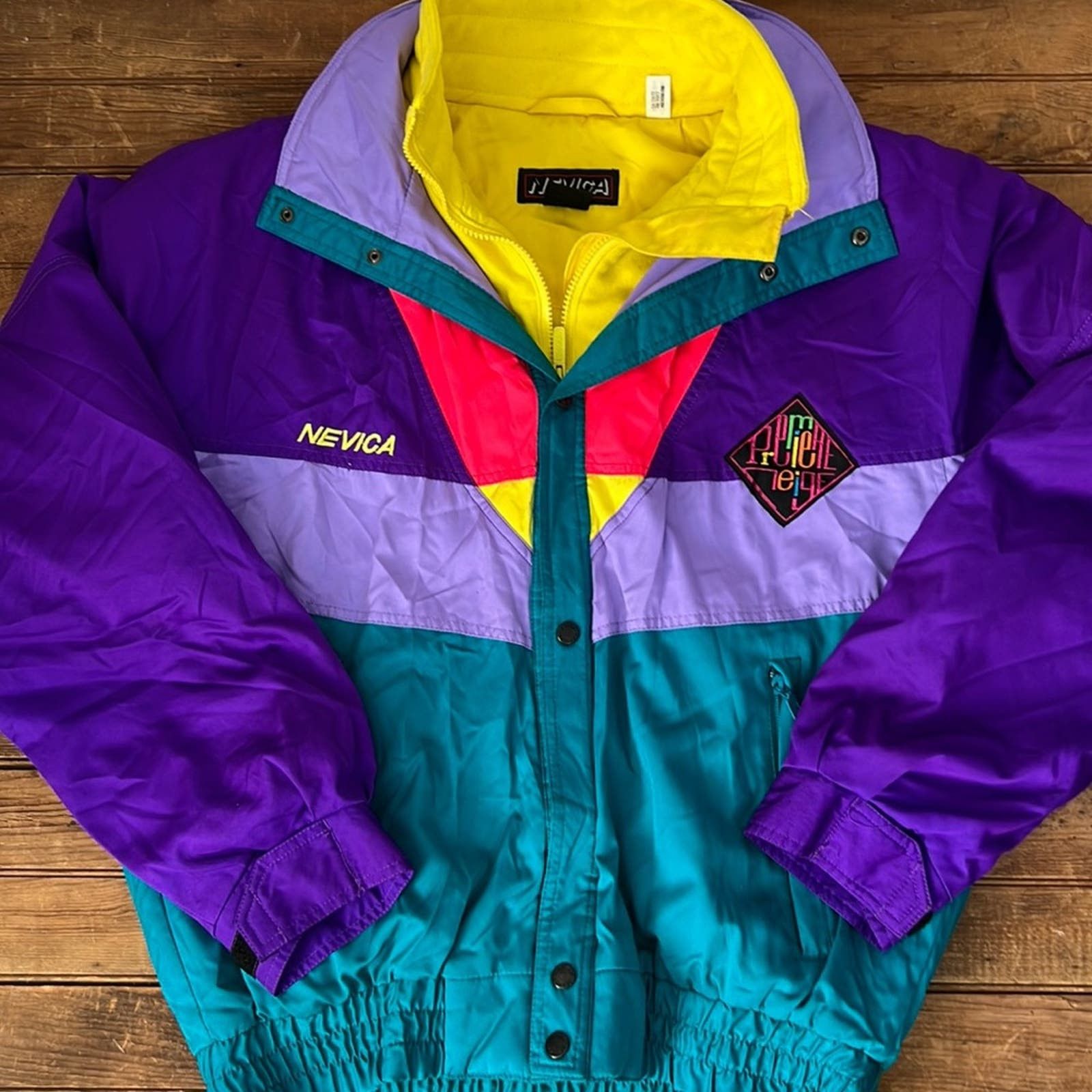 Combinaison vintage noire de ski NEVICA des années 80 des années 90 coloré costume surdimensionné snowboard tenue rétro habit de neige oldschool style hiver femme tenue de neige - France