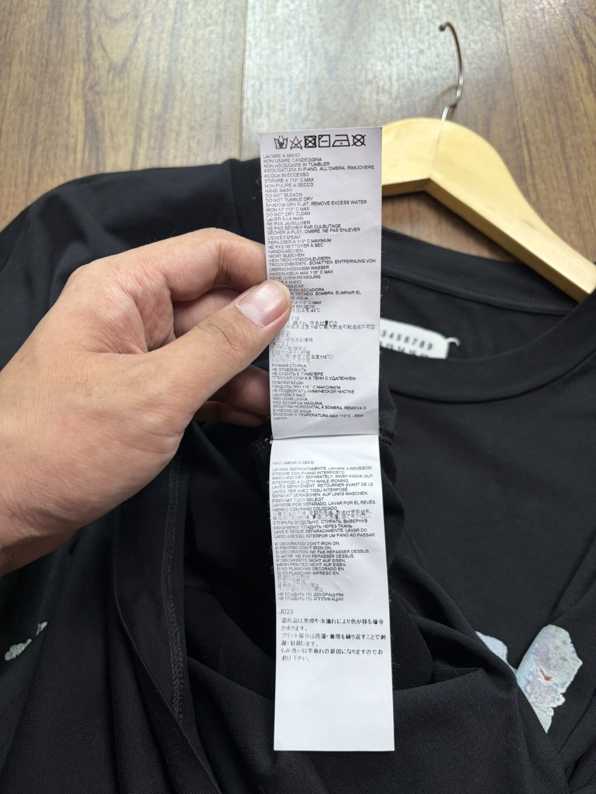Maison Margiela FREE TAX! Maison Margiela Scrap Logo Black Tee Size US L / EU 52-54 / 3 - 8 Thumbnail