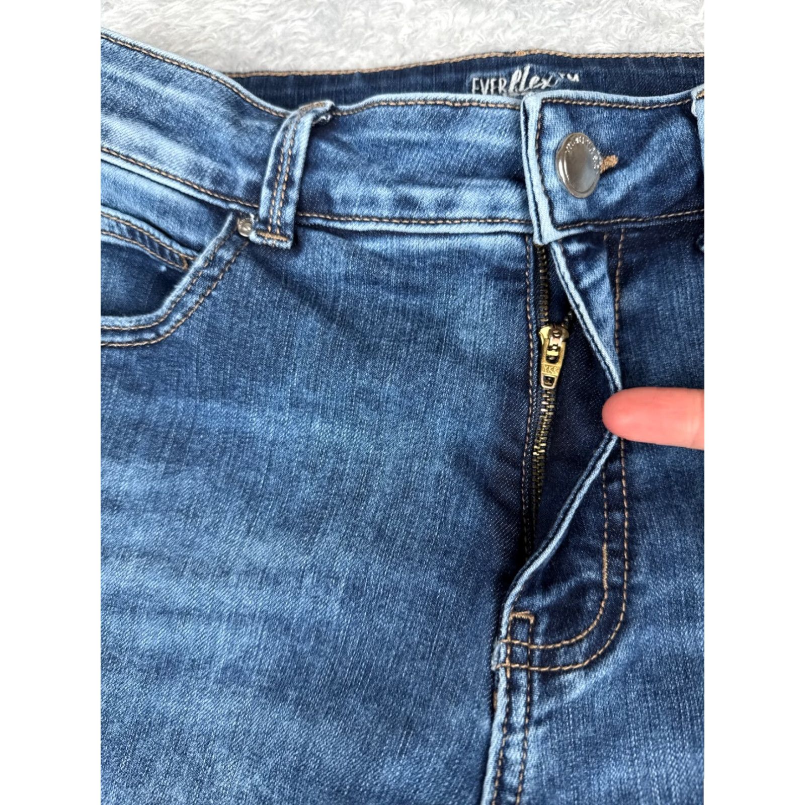 Vintage Maurices Jeans Womens 10 Blue Denim Flared Mid Rise 29x32 5-Pocket Zipper Button Distressed Medium Wash Cotton Blend Regular Size 32" / US 10 / IT 46 - 5 Thumbnail