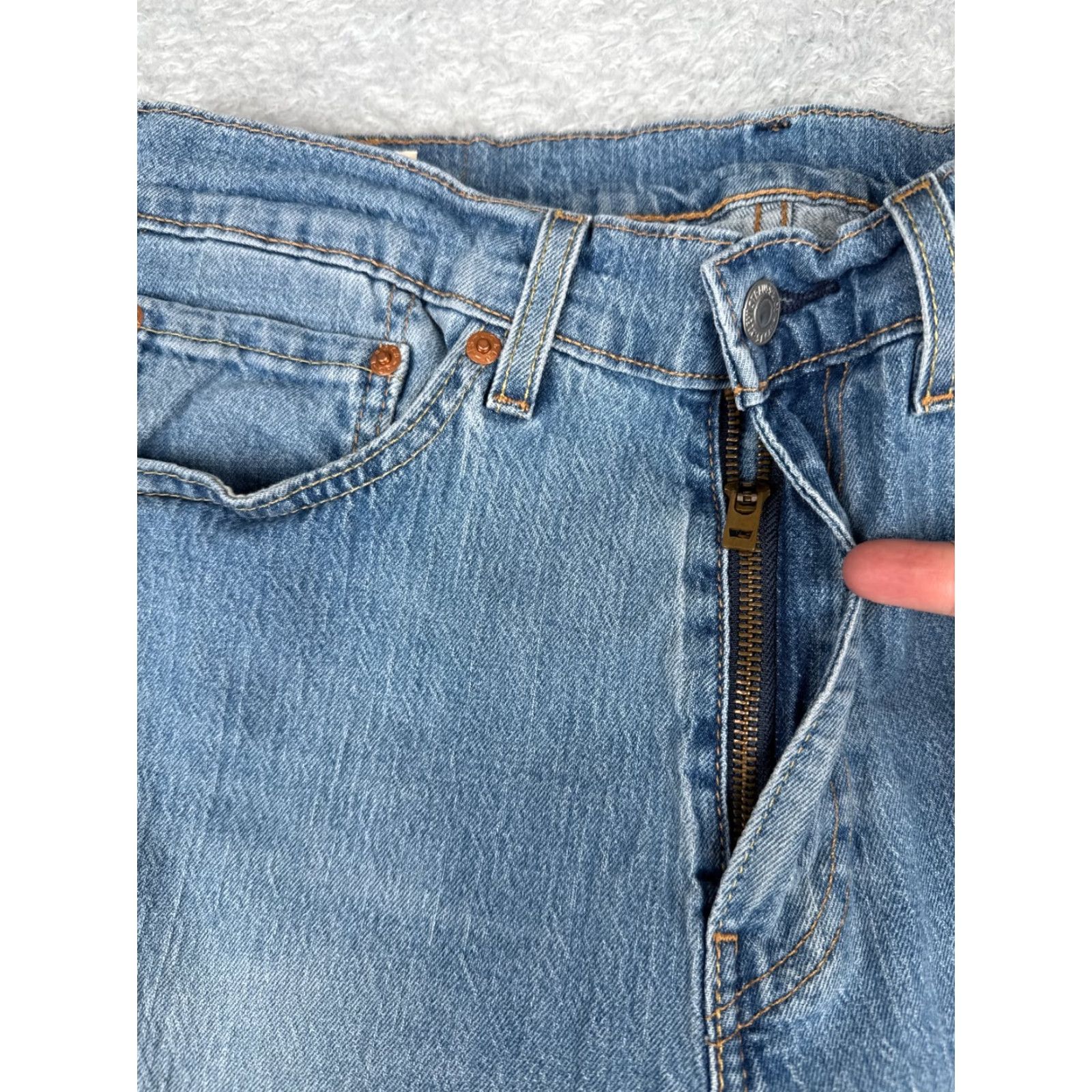 Levi's Levi's 505 Jeans Blue Denim Straight Jeans Women's Regular 32 30 Waist 31 Inseam Cotton Medium Wash Cotton Blend Costume? Size 24" / US 00 / IT 34 - 5 Thumbnail
