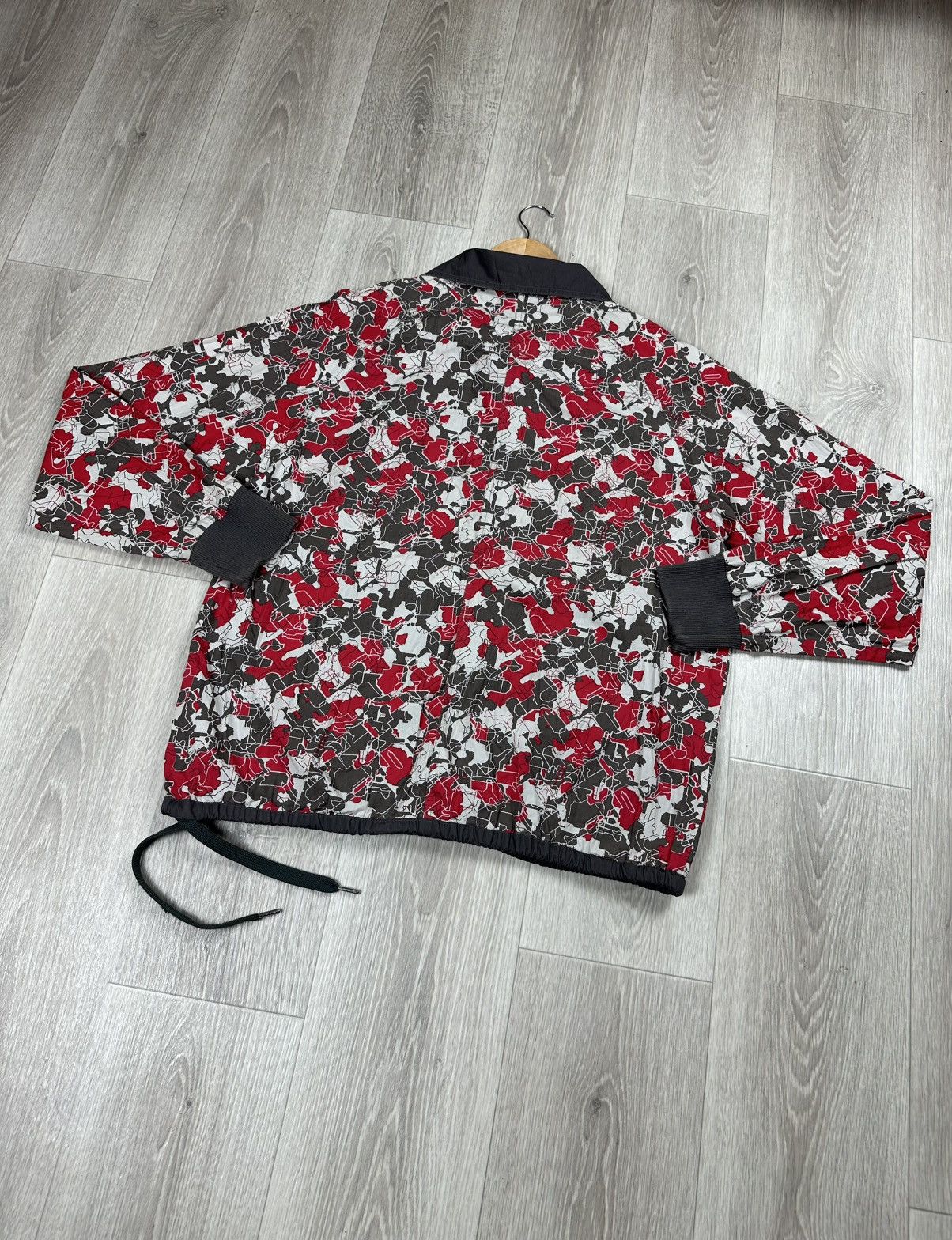 Nike Vintage Nike Jacket Camo Streetwear Windbreaker Size L Size US L / EU 52-54 / 3 - 9 Thumbnail