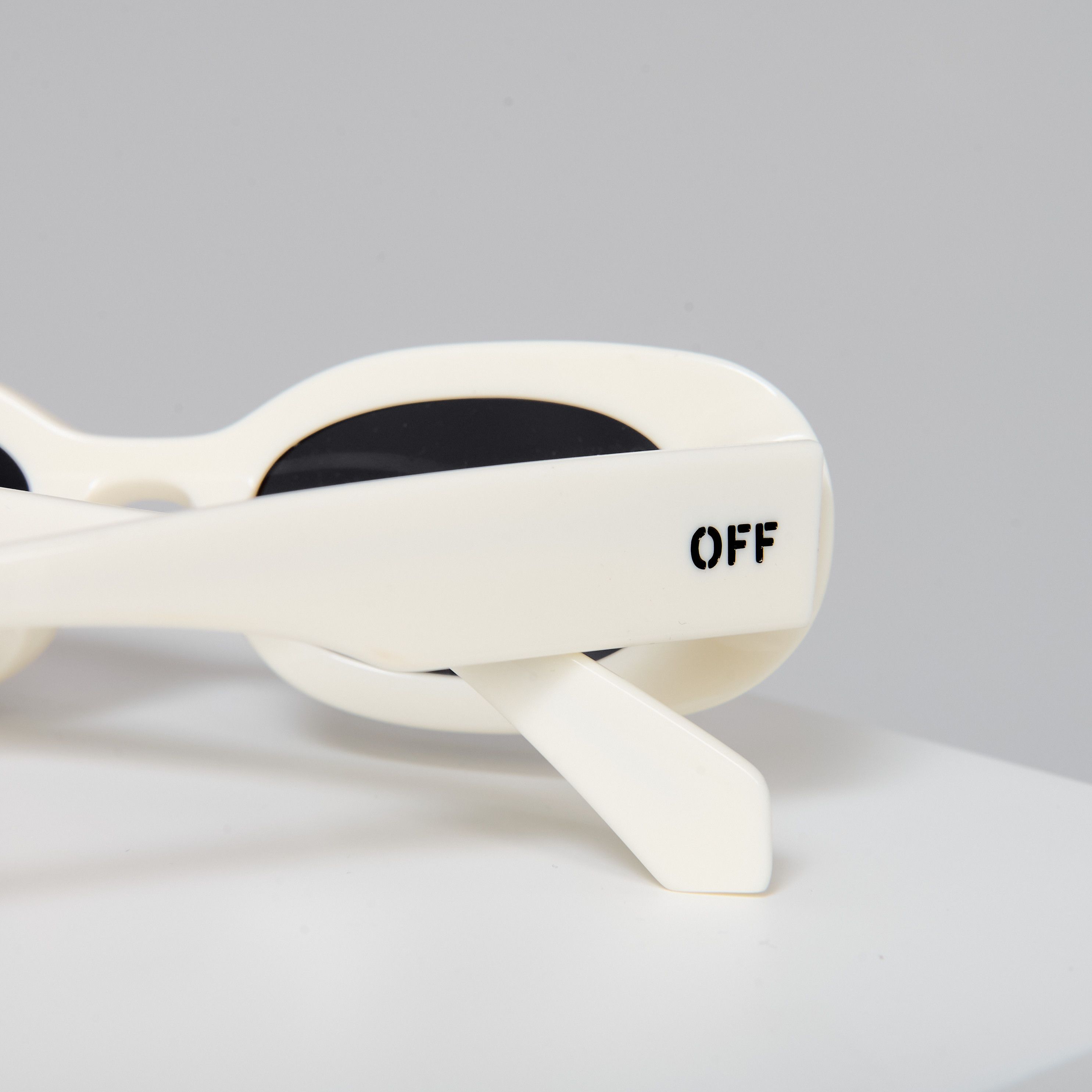 Off-White OFF WHITE AMALFI WHITE SUNGLASSES Size ONE SIZE - 9 Thumbnail