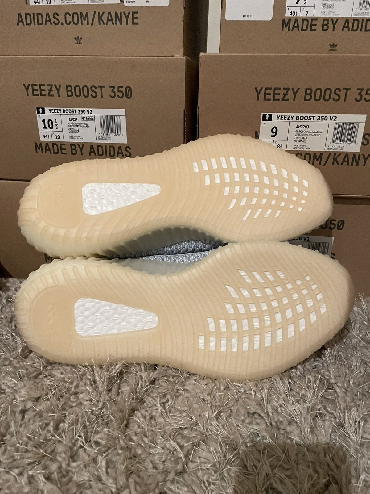 Yeezy Yeezy 350 V2 Clout White Non-Reflective Size US 10.5 / EU 43-44 - 7 Thumbnail