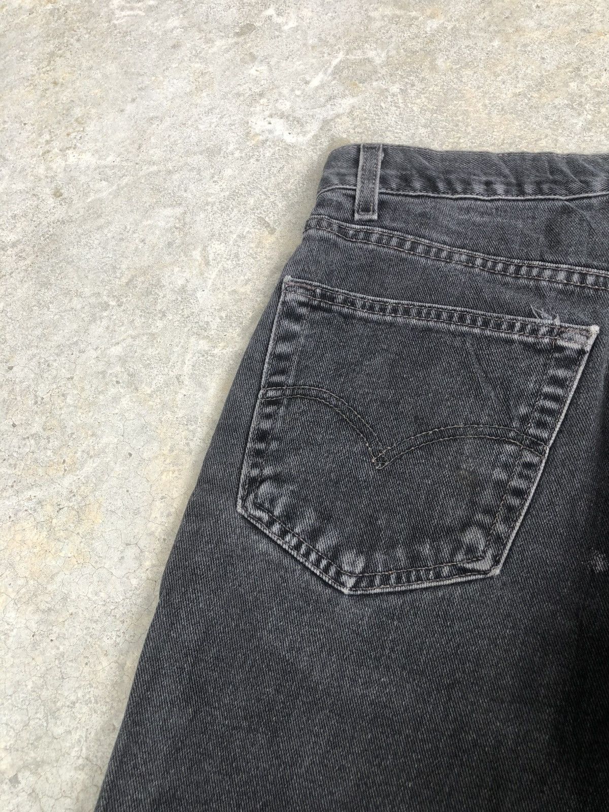 Levi's Y2k Levi’s 550 Distressed Jeans Relaxed Fit Size US 31 - 16 Thumbnail