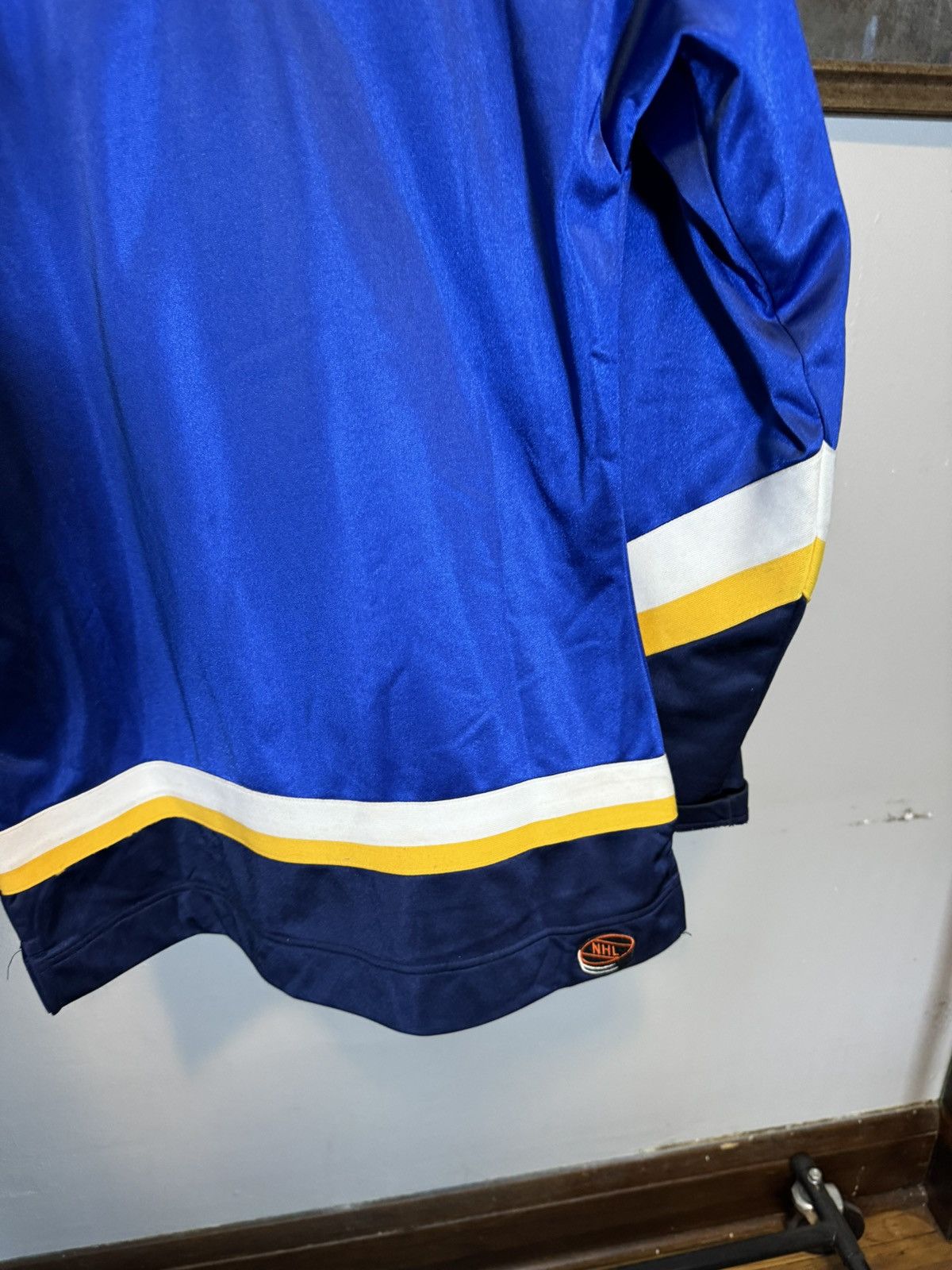 Ccm Women’s St Louis Blues CCM Hockey Jersey Sz XS Size XS / US 0-2 / IT 36-38 - 5 Thumbnail