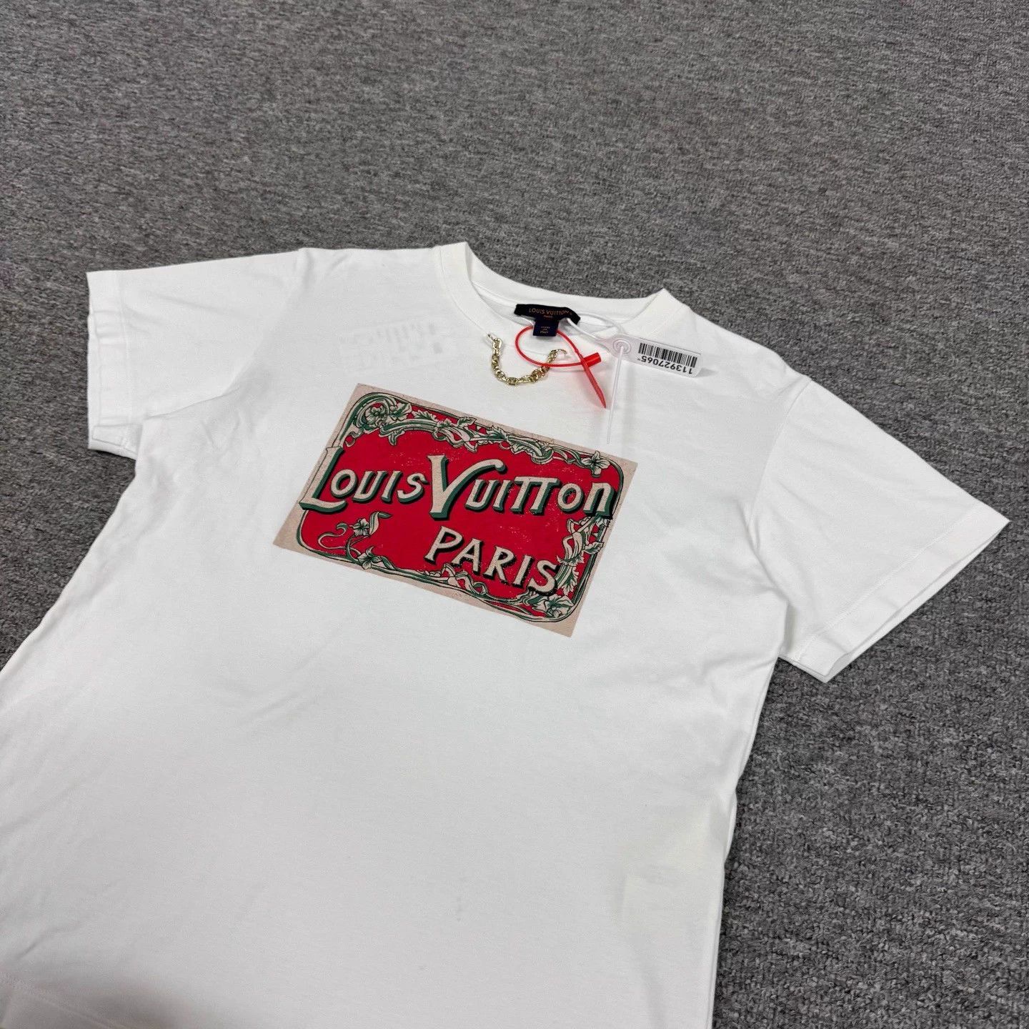 Louis Vuitton LV SS M 98 new neck chain big chest logo Size M / US 6-8 / IT 42-44 - 3 Thumbnail
