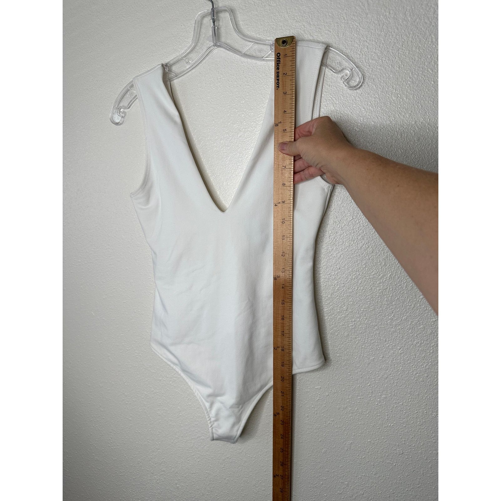 Free People NWT Free People White Deep V-Neck Sleeveless Bodysuit XS Size XS / US 0-2 / IT 36-38 - 8 Thumbnail