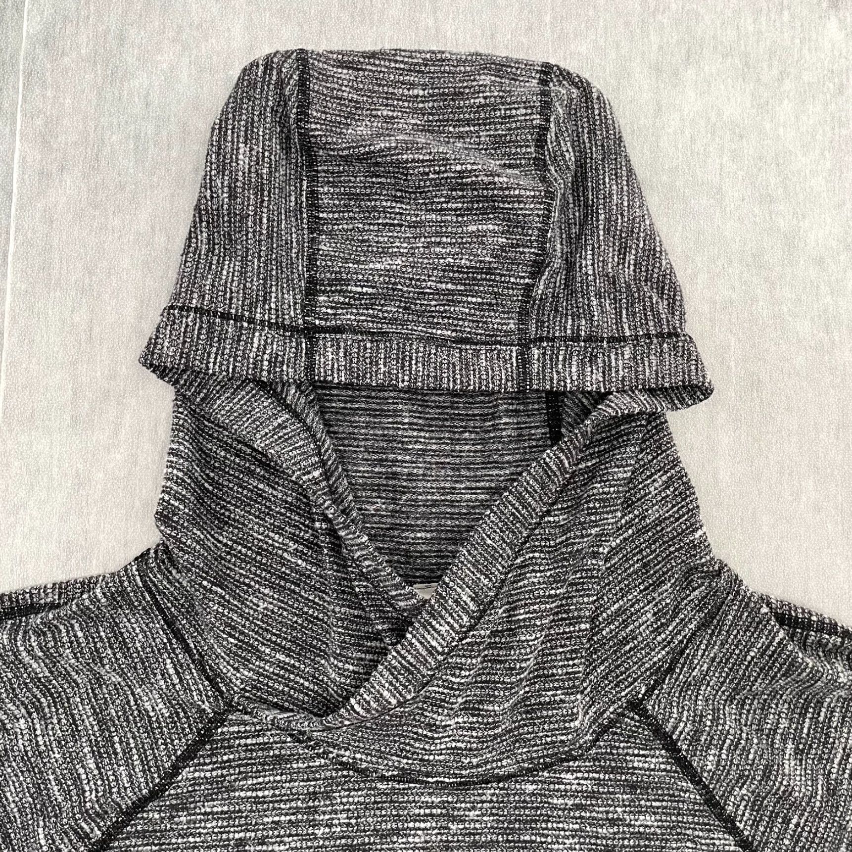 Lululemon VINTAGE Lululemon Hoodie Womens 6 Black Gray Pullover Thumb Holes Heathered Athletic Outdoor Sports Size M / US 6-8 / IT 42-44 - 3 Thumbnail