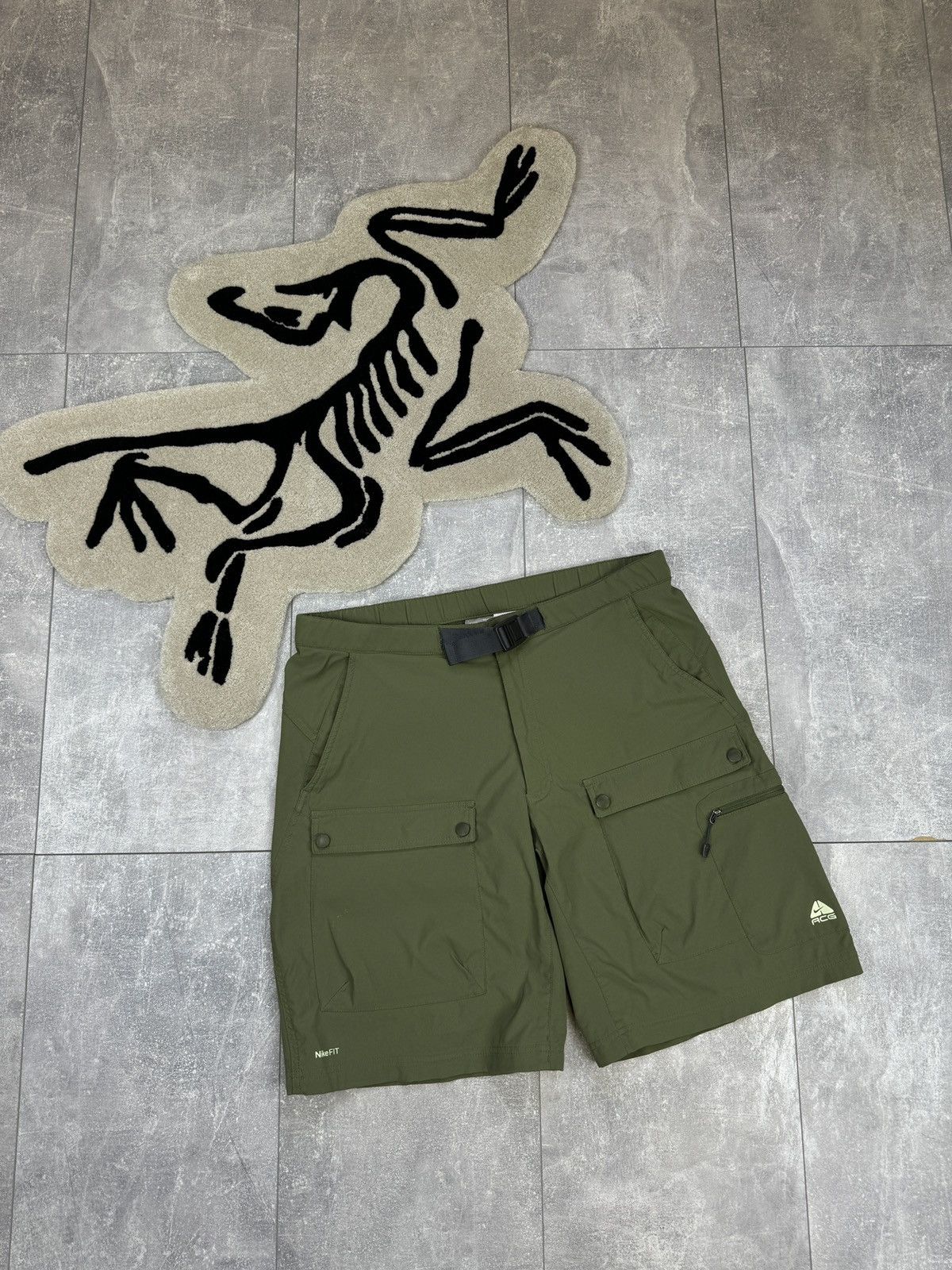 image of Mens Vintage Nike Acg Cargo Shorts Multipocket Military Y2K in Green (Size 34)