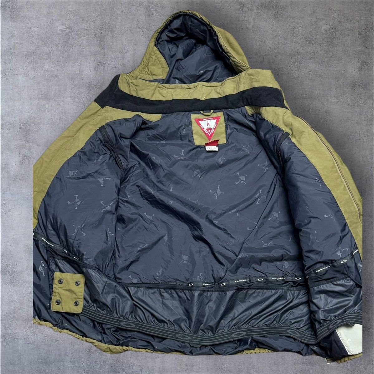 Oakley × Vintage Vintage khaki oakley jacket size XL snowboard Size US XL / EU 56 / 4 - 8 Thumbnail