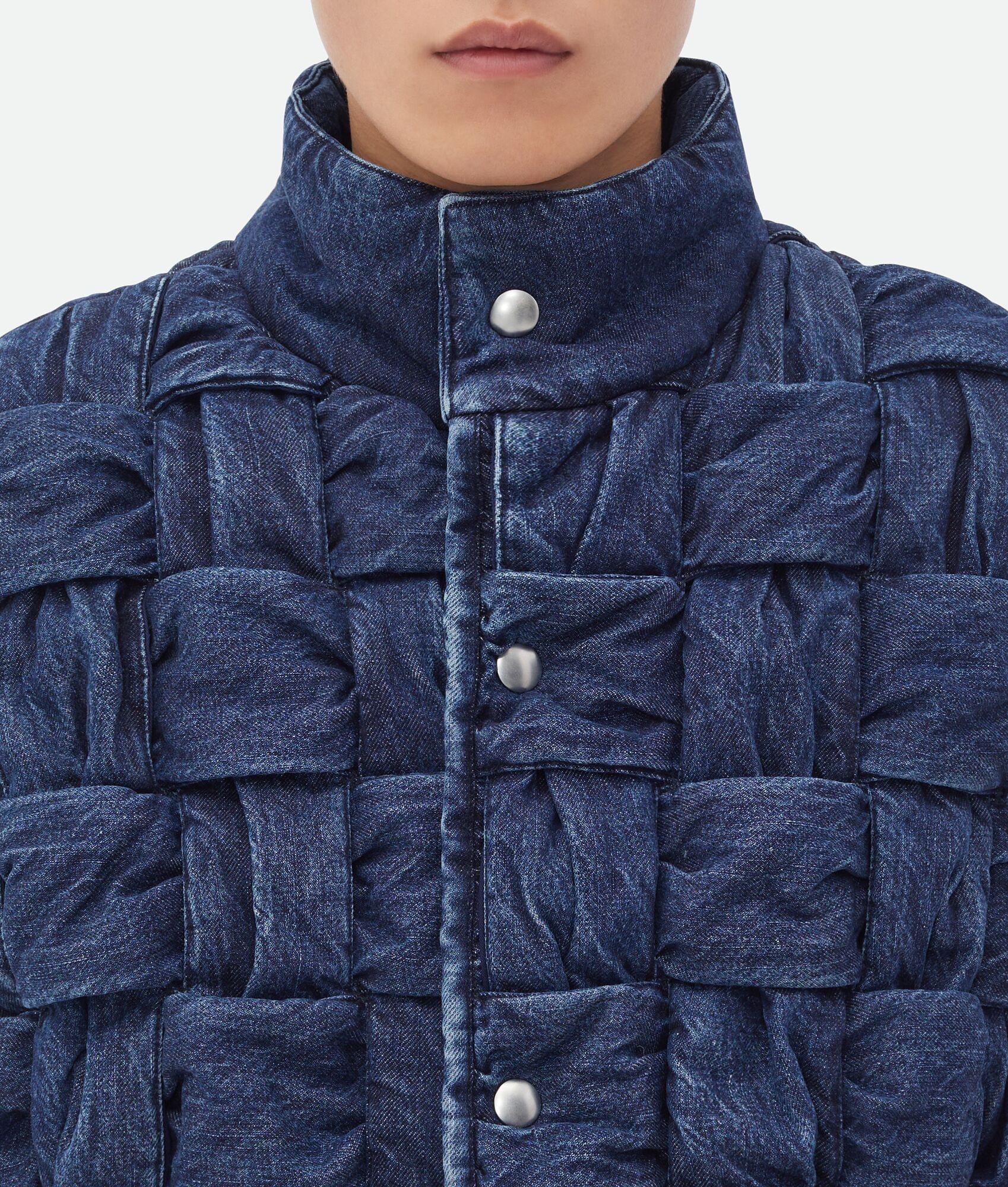 Bottega Veneta o1w1db10625 Intrecciato Denim Gilet in Indigo Blue Size US L / EU 52-54 / 3 - 4 Thumbnail
