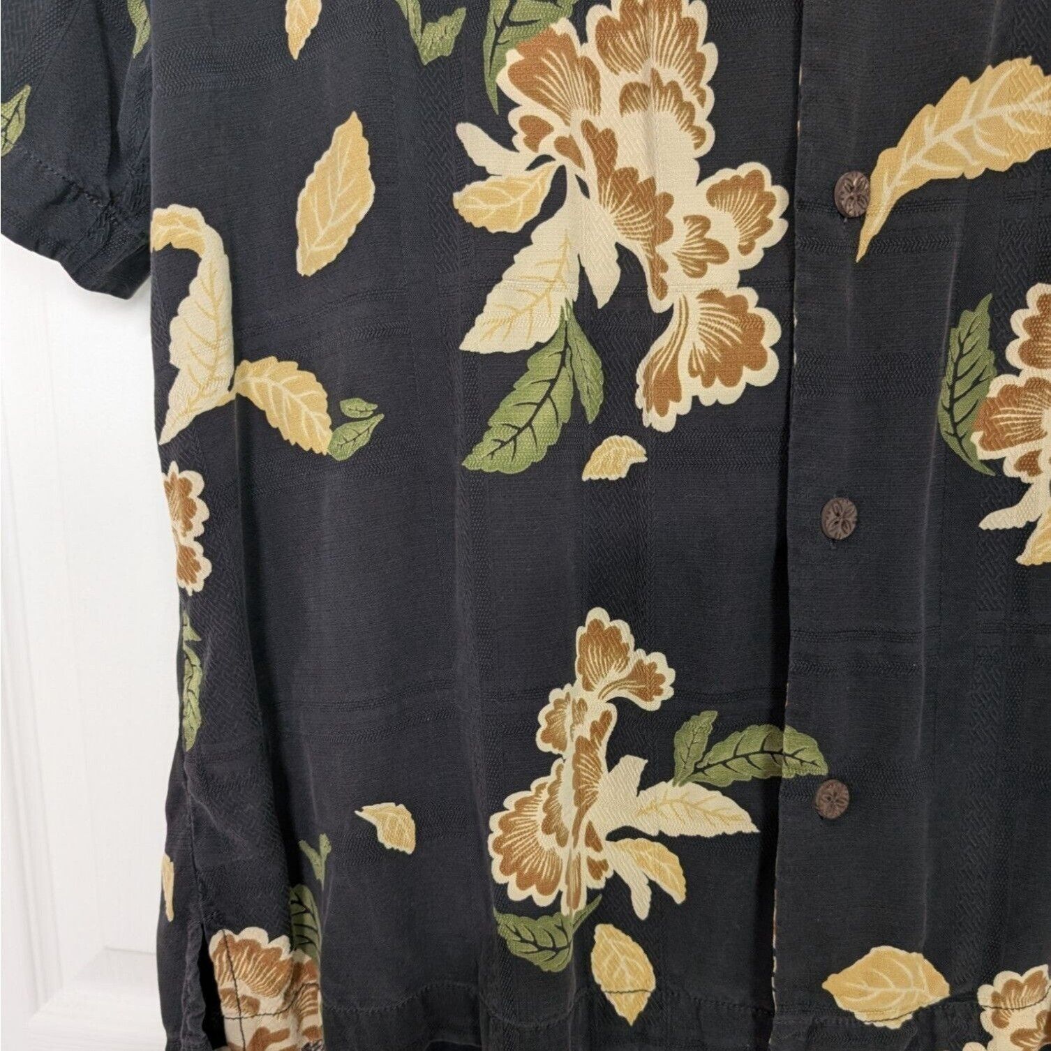 Tommy Bahama Tommy Bahama Floral Shirt Mens Size Medium Black Silk Hawaii Size US M / EU 48-50 / 2 - 3 Thumbnail