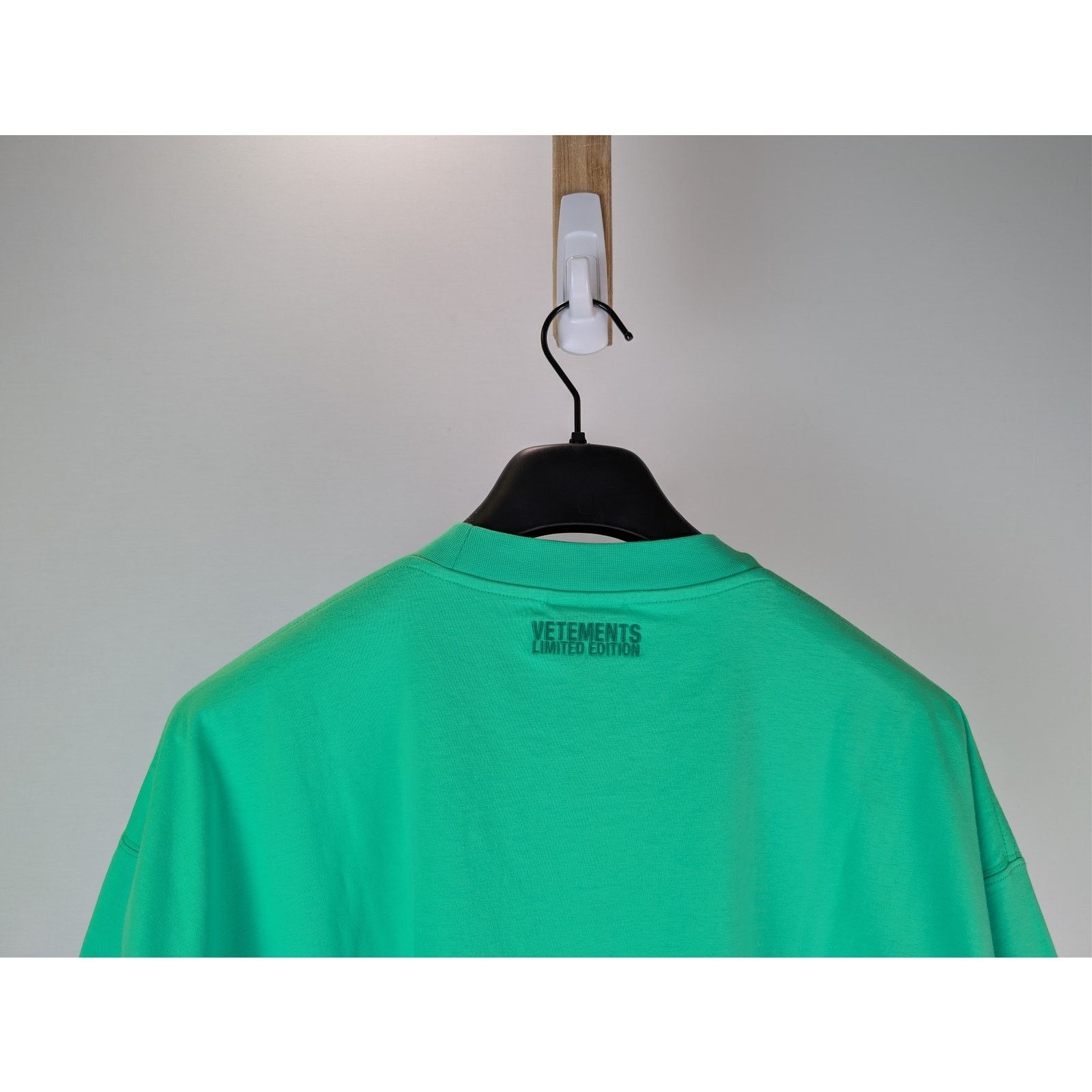 Vetements o1rshd1 Oval Logo Cropped Boxy T-Shirt in Green Size US L / EU 52-54 / 3 - 11 Thumbnail