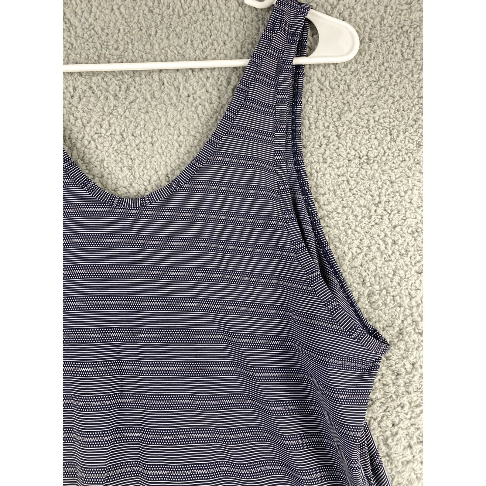 Athleta Athleta Tank Shirt Women’s L Gray Activewear Sleeveless Short Sleeves/Workouts Size L / US 10 / IT 46 - 2 Thumbnail