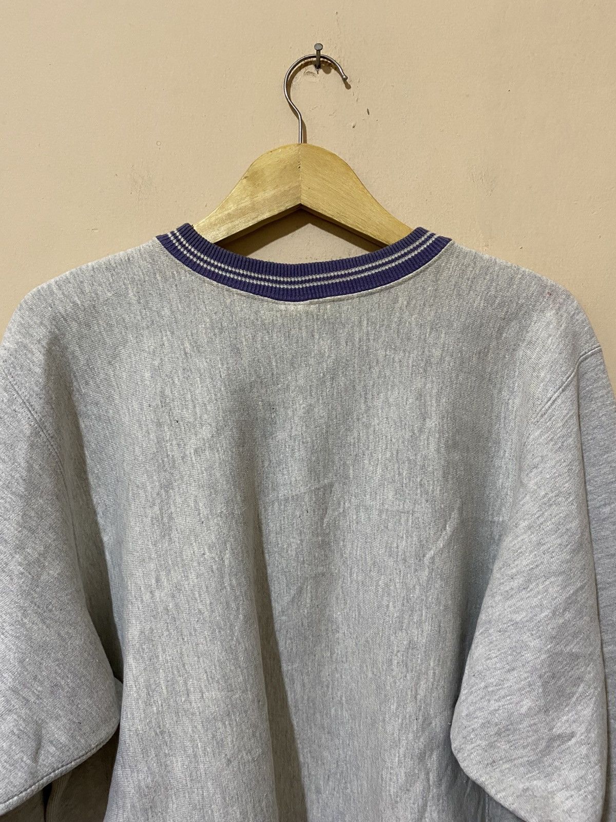 Champion 80s Vintage Champion Reverse Weave Big Logo Sweatshirt Size US L / EU 52-54 / 3 - 14 Thumbnail