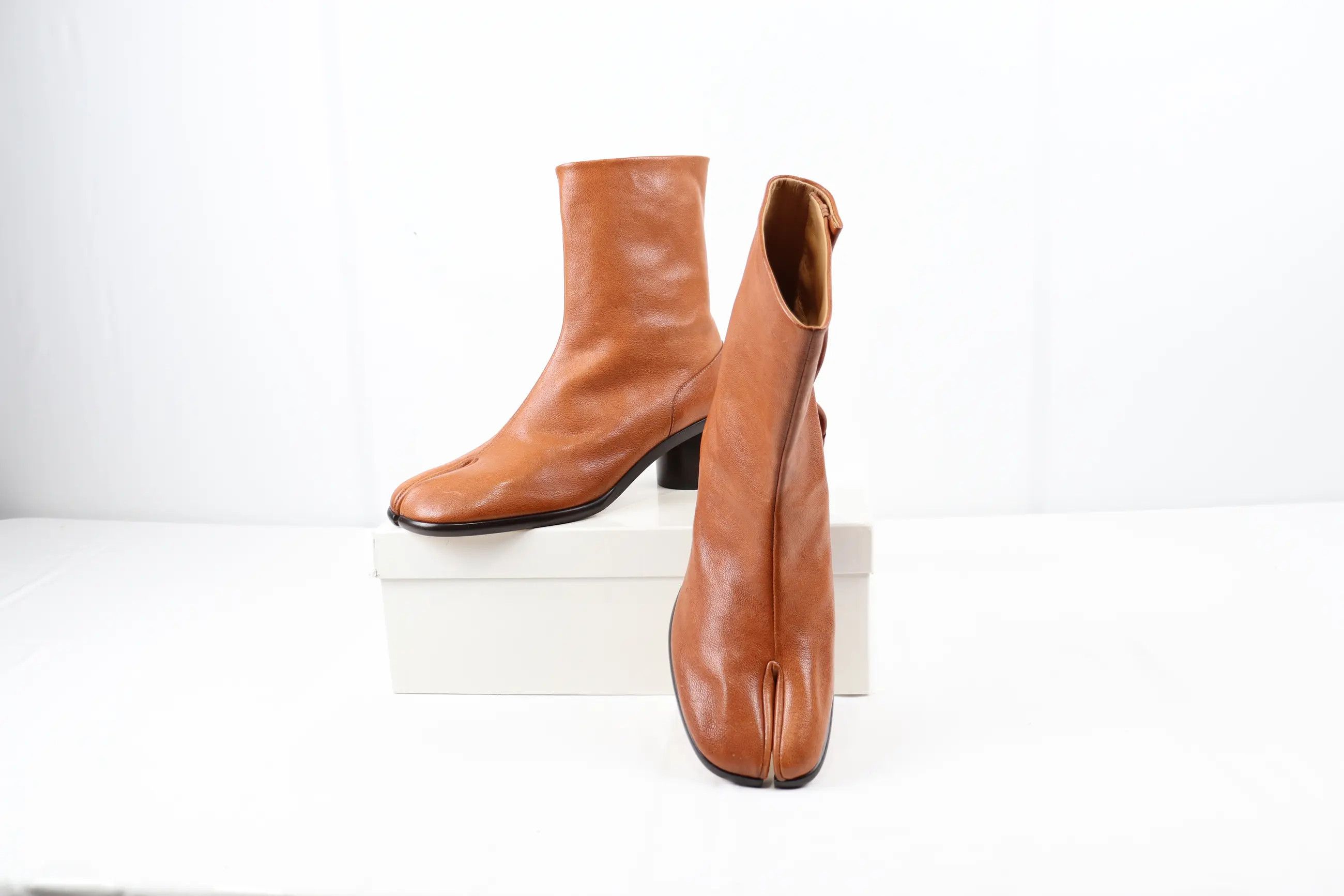 Maison Margiela o1rshd High Tabi Boots in Caramel Size US 12 / EU 45 - 14 Thumbnail