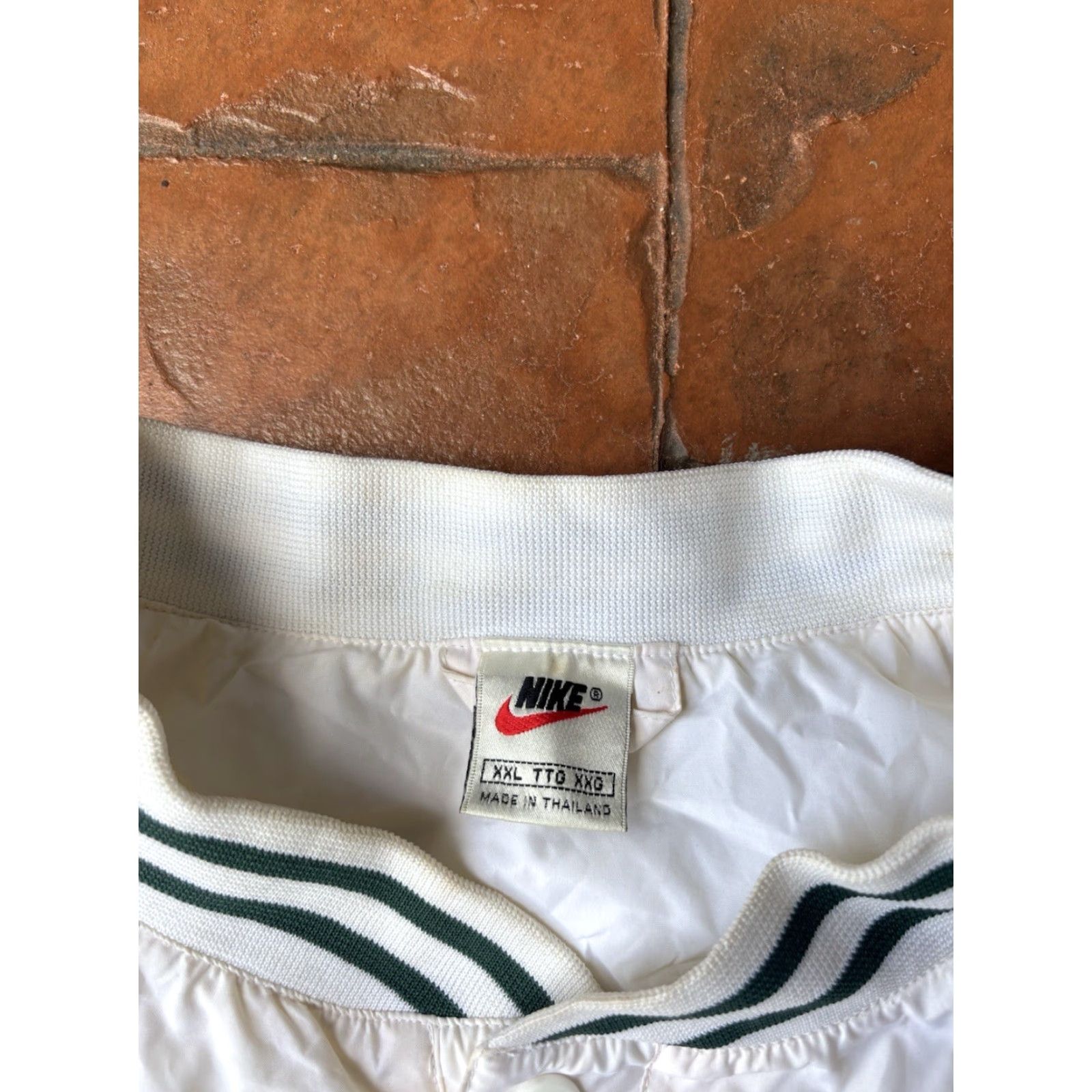 Nike VINTAGE Nike Center Check Swoosh Pullover Windbreaker Jacket 2XL Embroidered Black White Logo Mens 90s Windbreaker Size US XXL / EU 58 / 5 - 2 Thumbnail