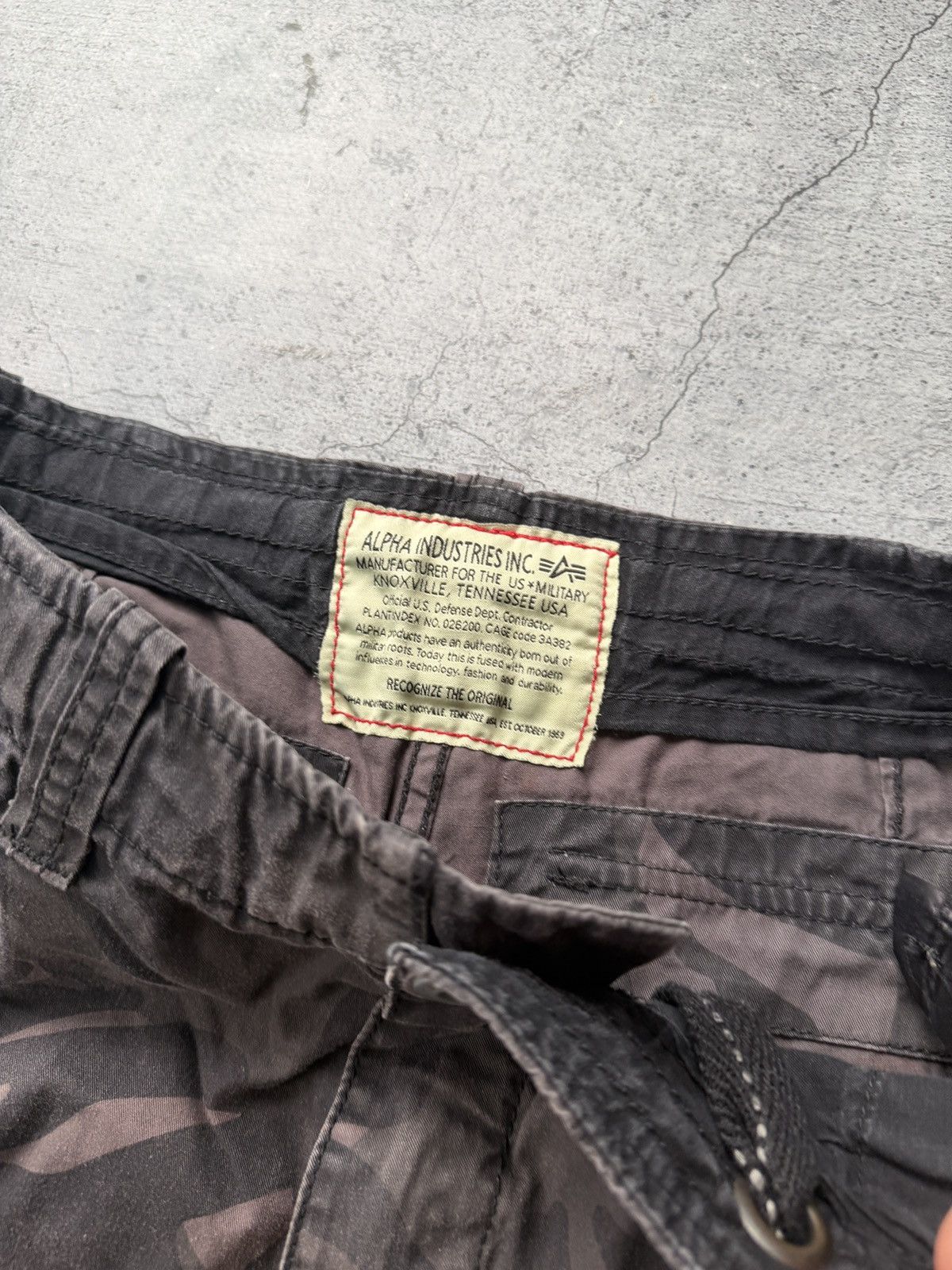 Alpha Industries 📌Vintage Alpha Industries shorts cargo men’s Y2K carhartt Size US 32 / EU 48 - 5 Thumbnail