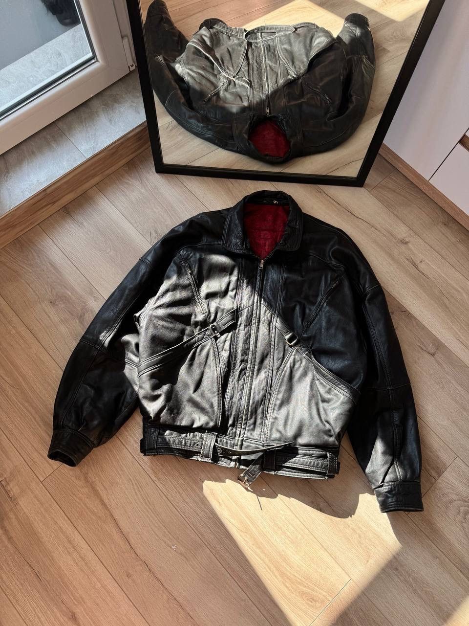 Leather Vintage Black Leather Moto Jacket Red Lining Belted Disstres Size US M / EU 48-50 / 2 - 1 Thumbnail