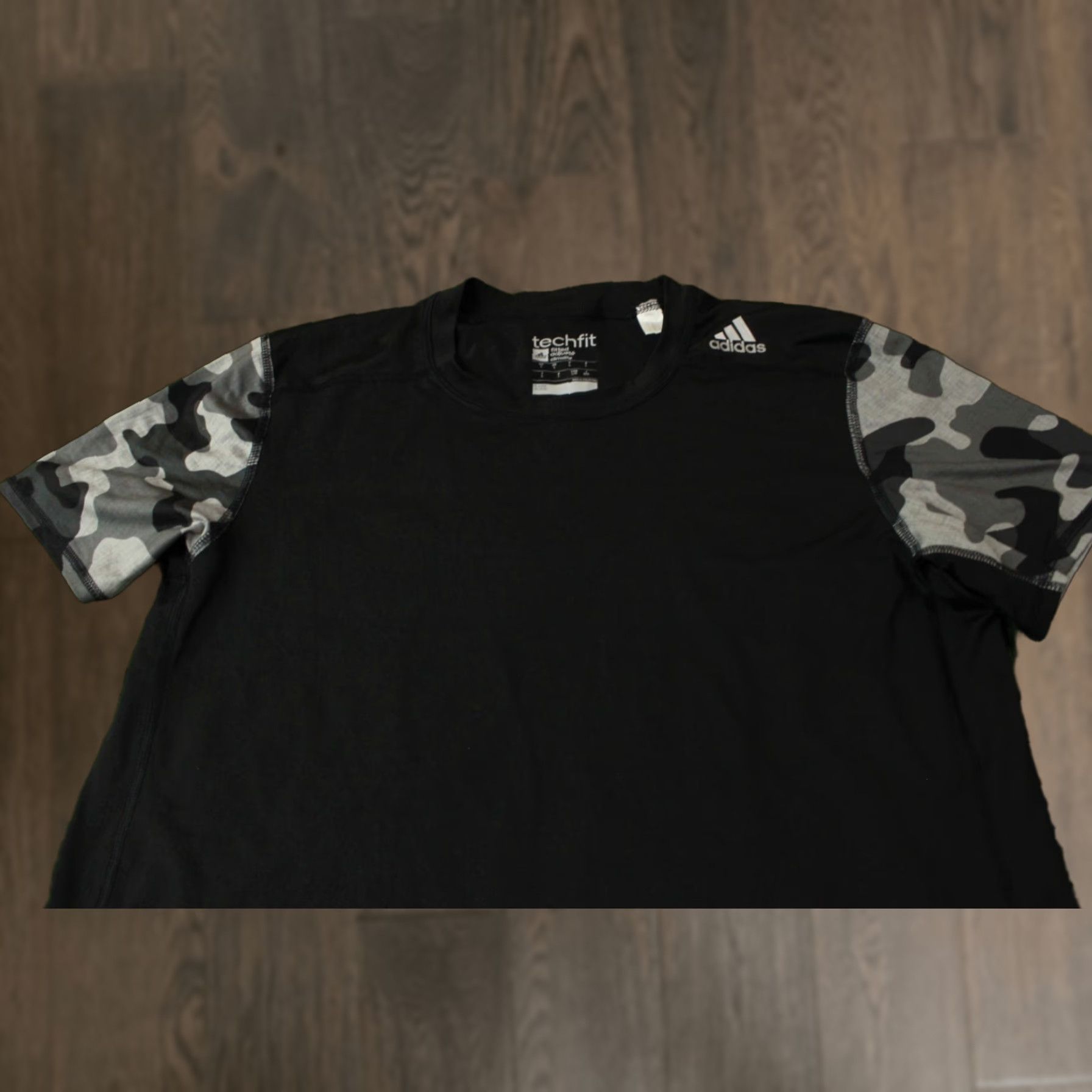 Adidas ADIDAS TECHFIT 2015 COMPRESSION TRAINING MEN SHIRT JERSEY ORIGINAL SIZE L LARGE Size US L / EU 52-54 / 3 - 1 Thumbnail